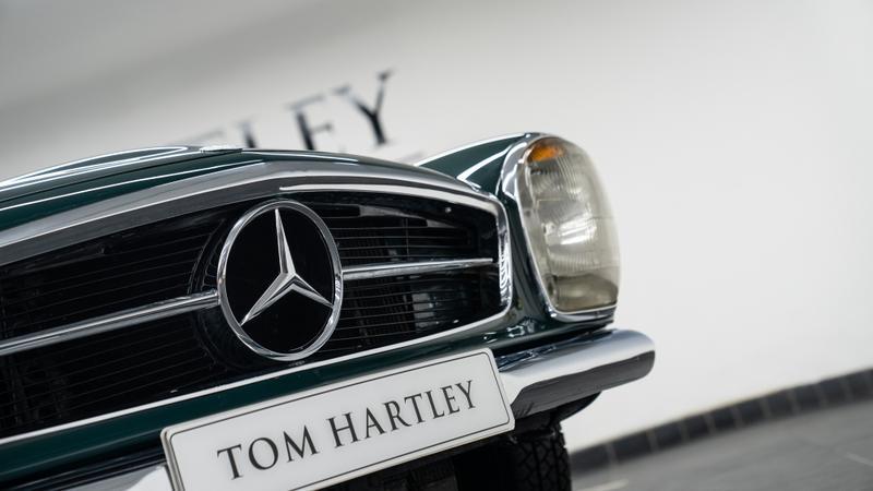 Mercedes-Benz SL view 12