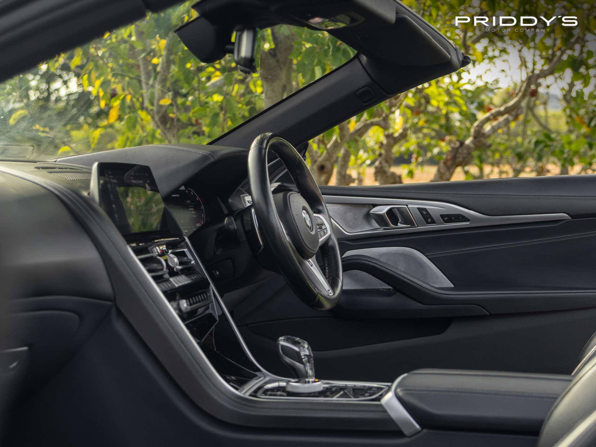 BMW 8 Series view 13