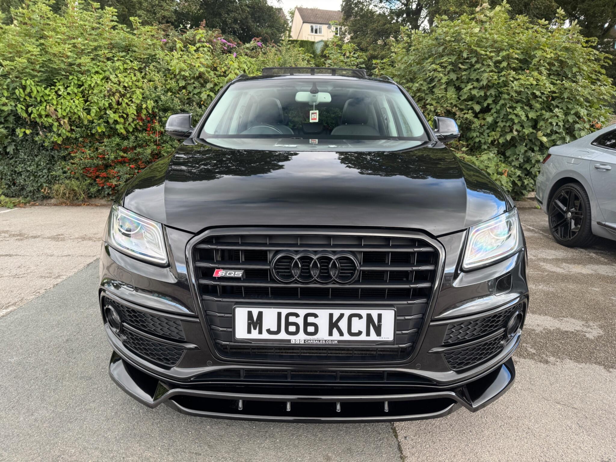 Audi SQ5 view 2
