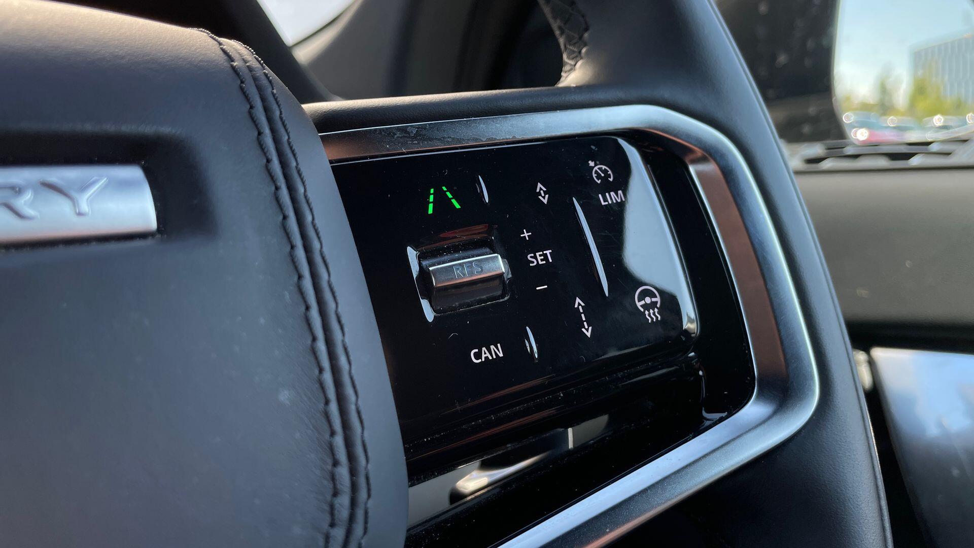 Land Rover Discovery Sport view 48