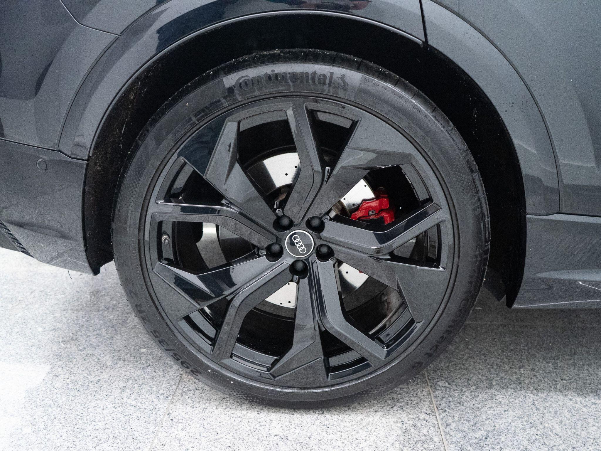 Audi RS Q8 view 20