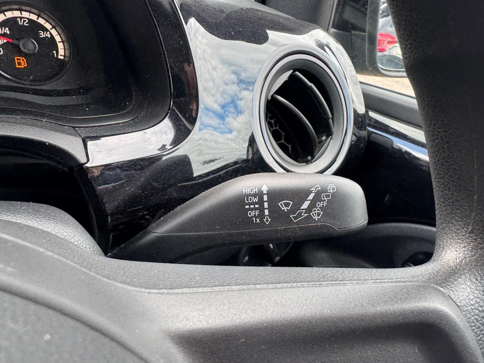 Volkswagen Up! view 44