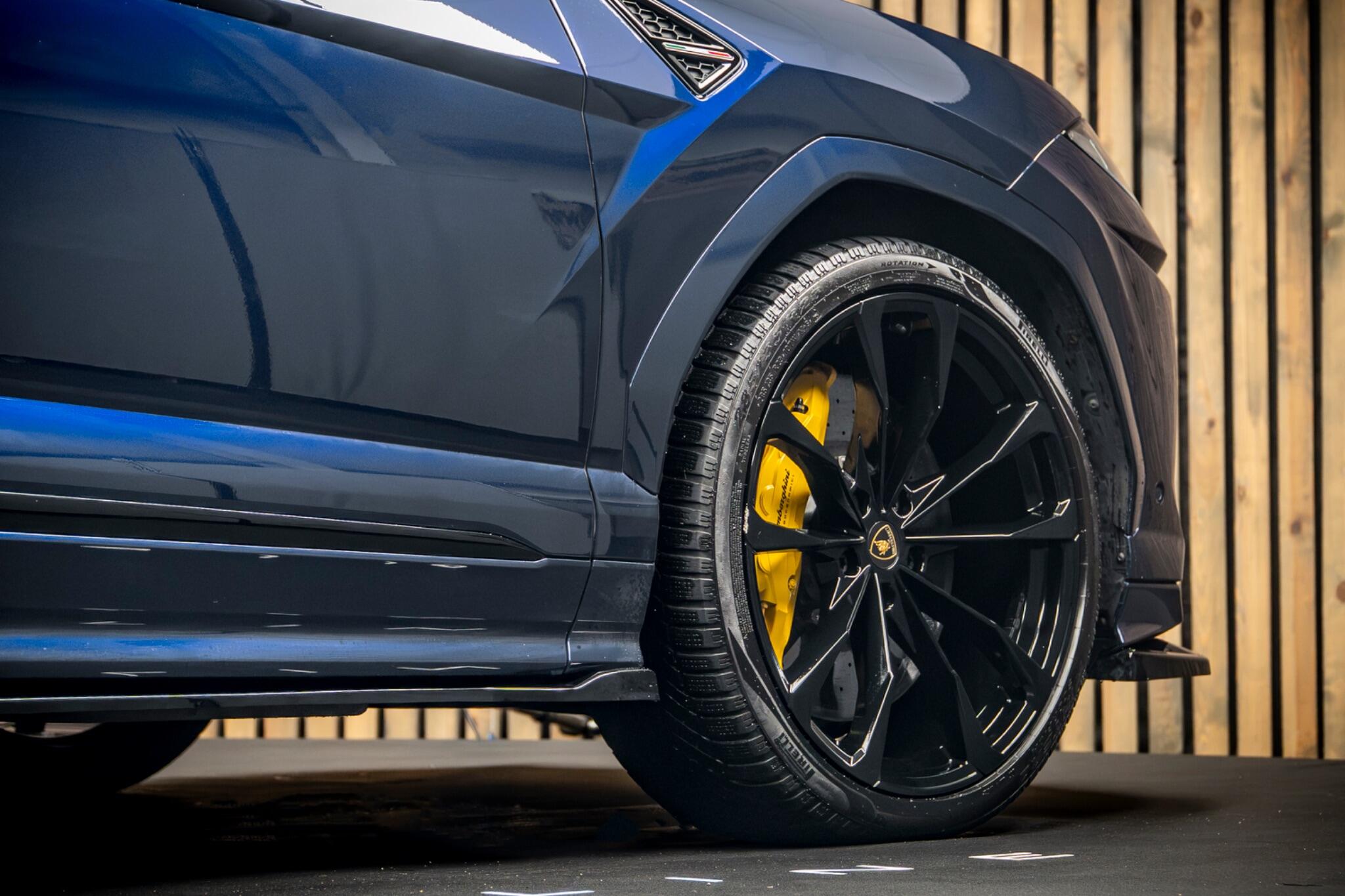 Lamborghini Urus view 14