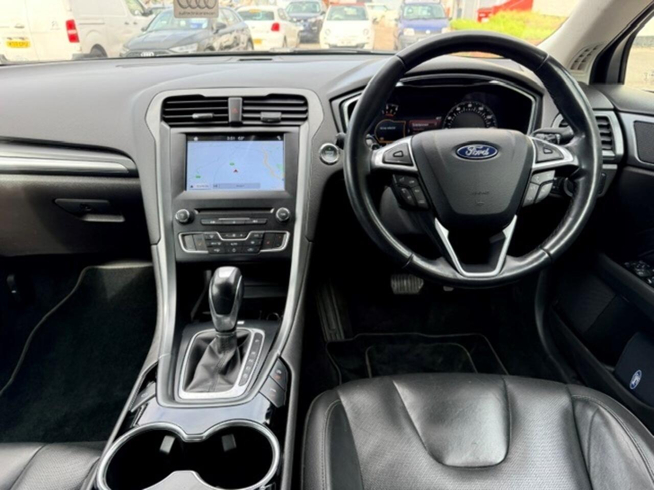 Ford Mondeo view 17