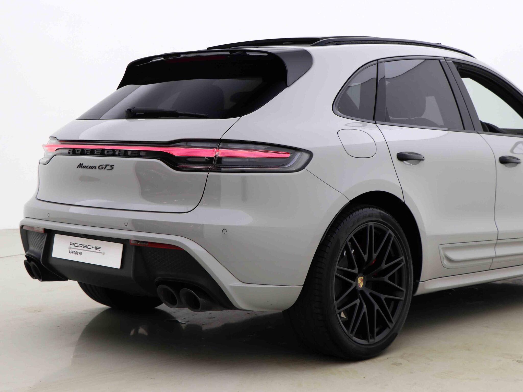 Porsche Macan view 23