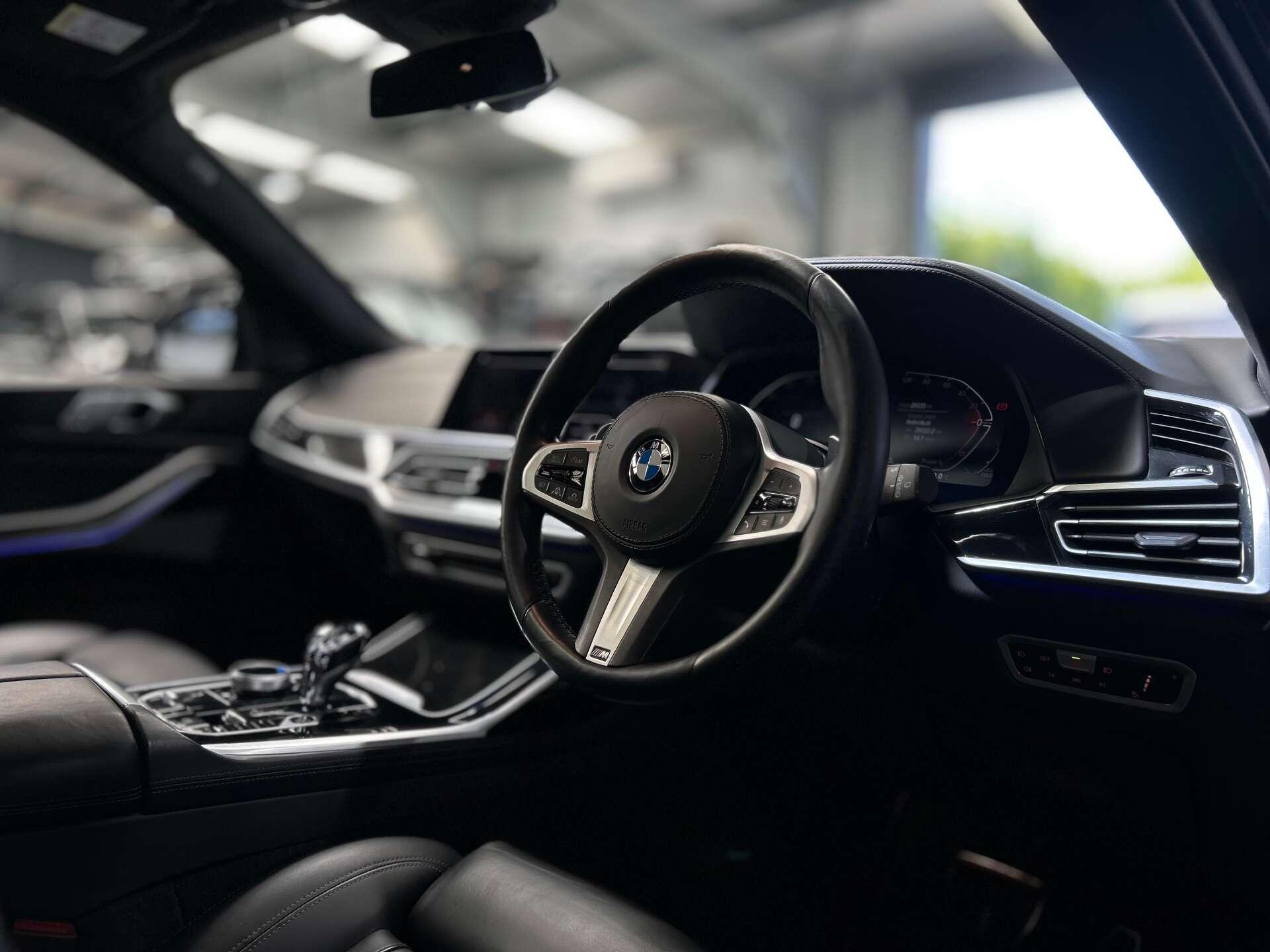 BMW X7 view 21