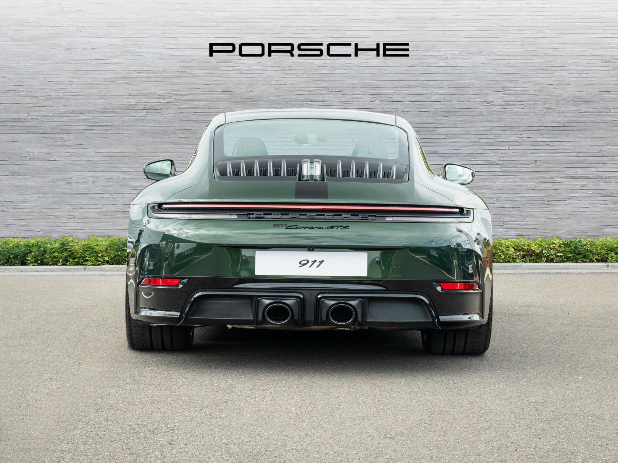 Porsche 911 view 6
