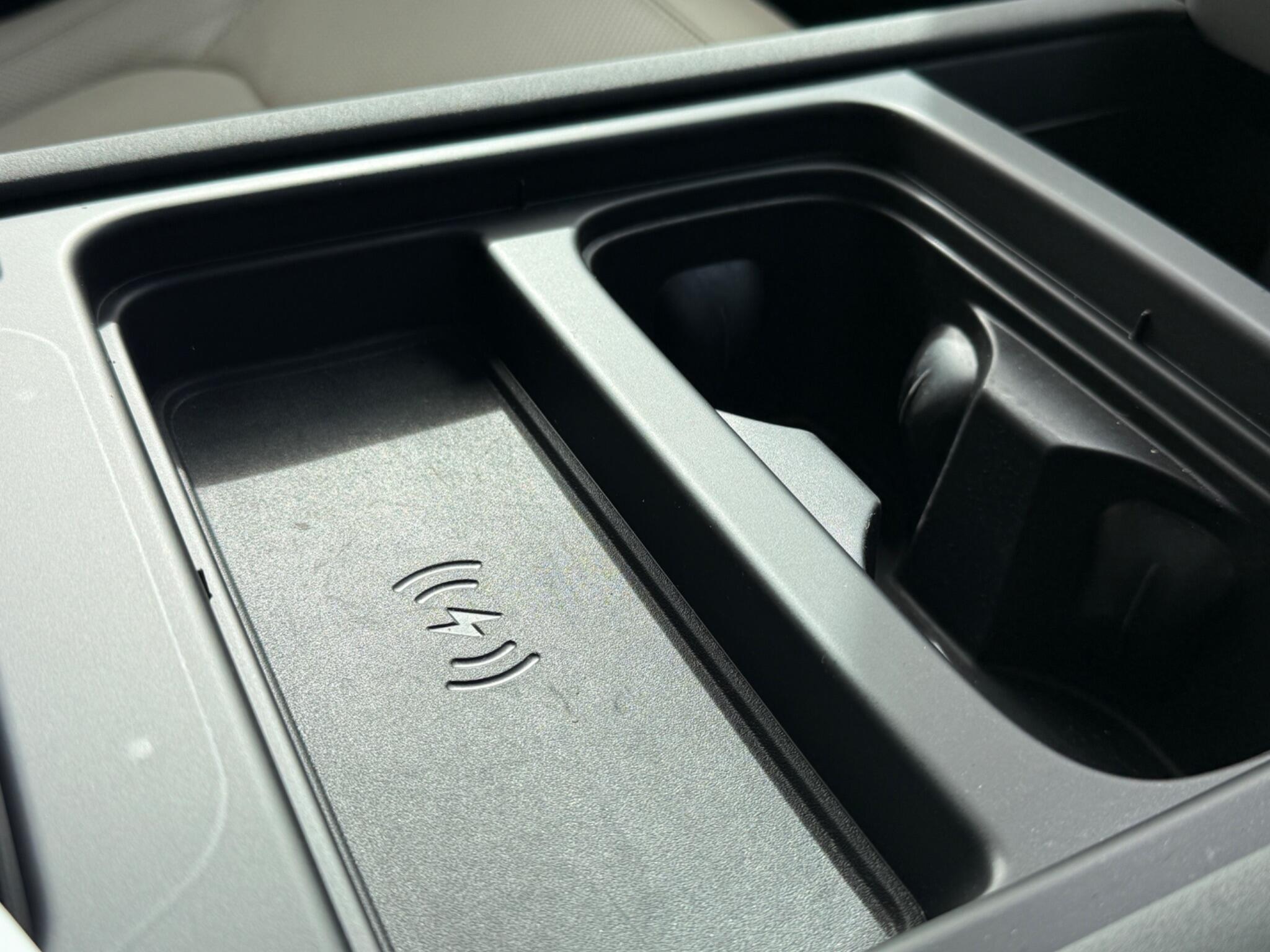Land Rover Defender view 34