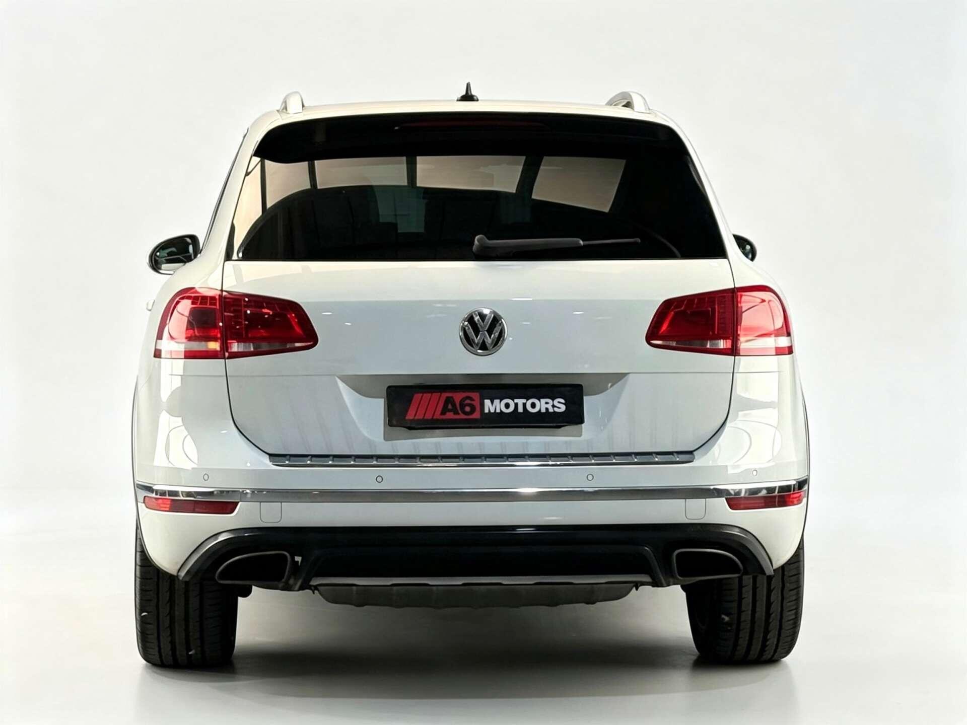 Volkswagen Touareg view 10