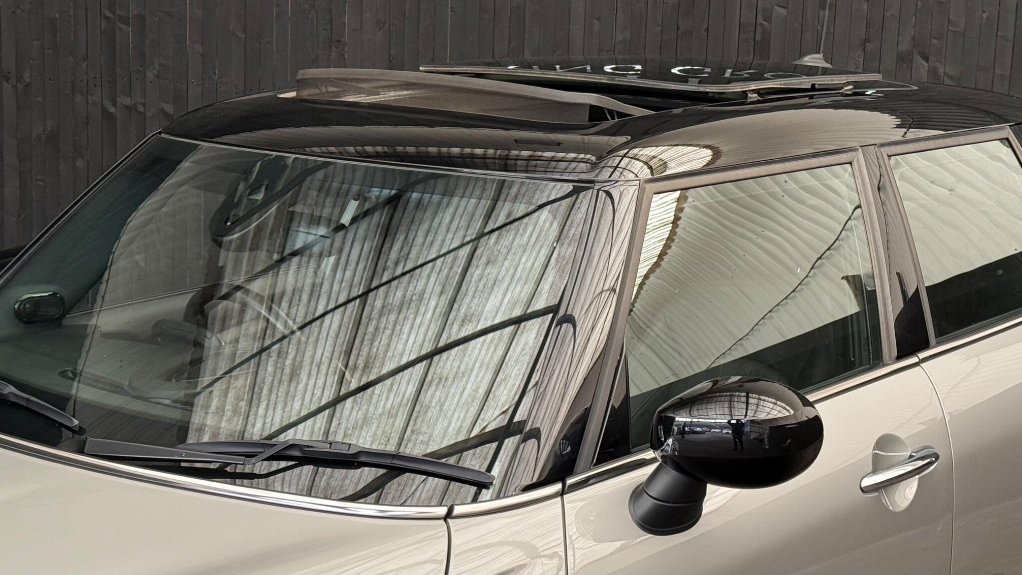 Mini Hatch view 11