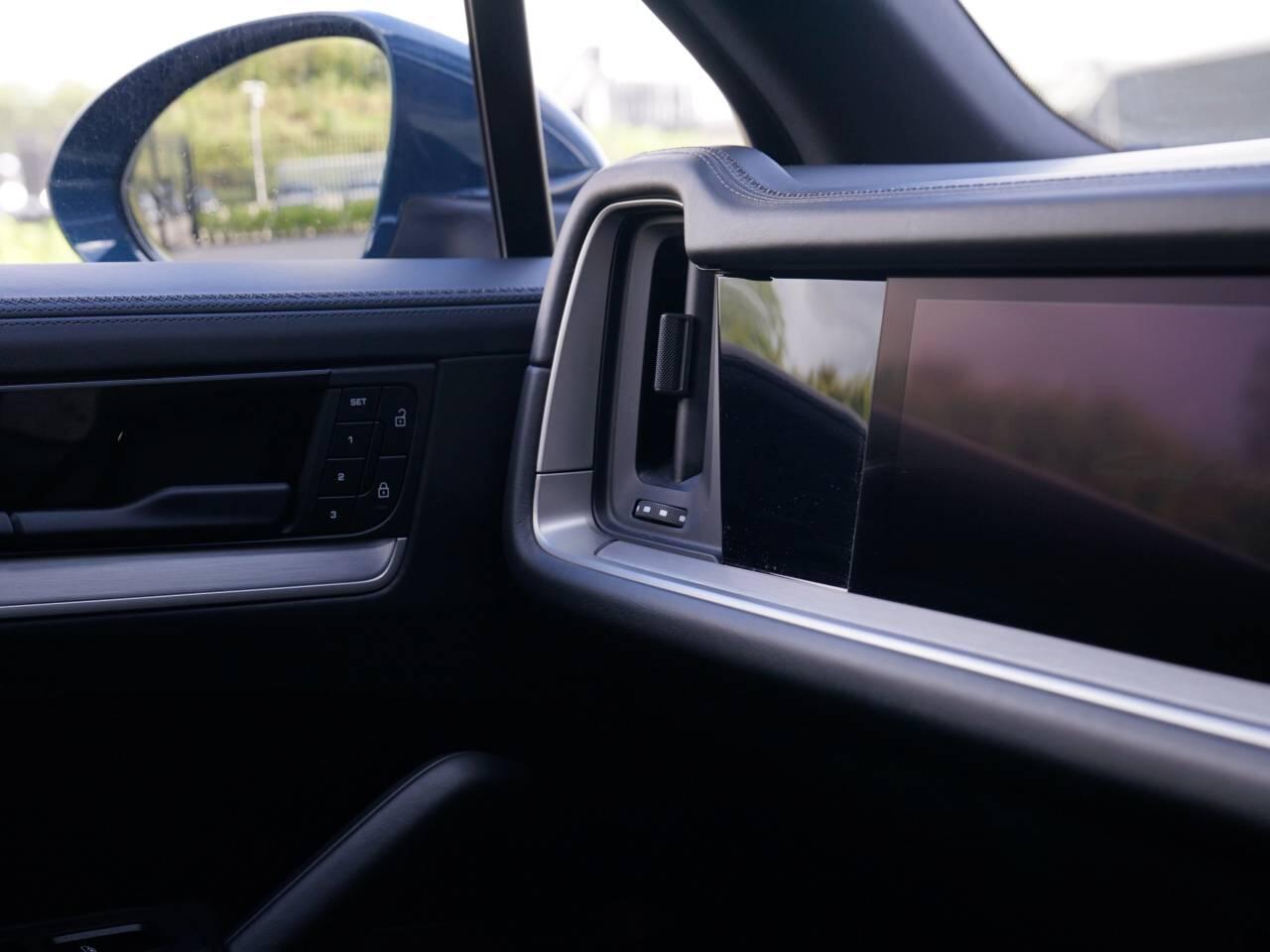 Porsche Cayenne view 33