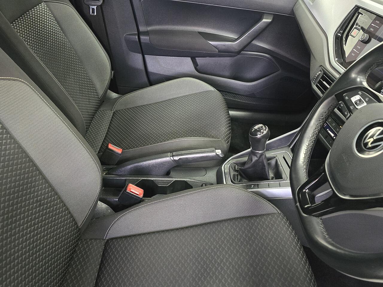 Volkswagen Polo view 8