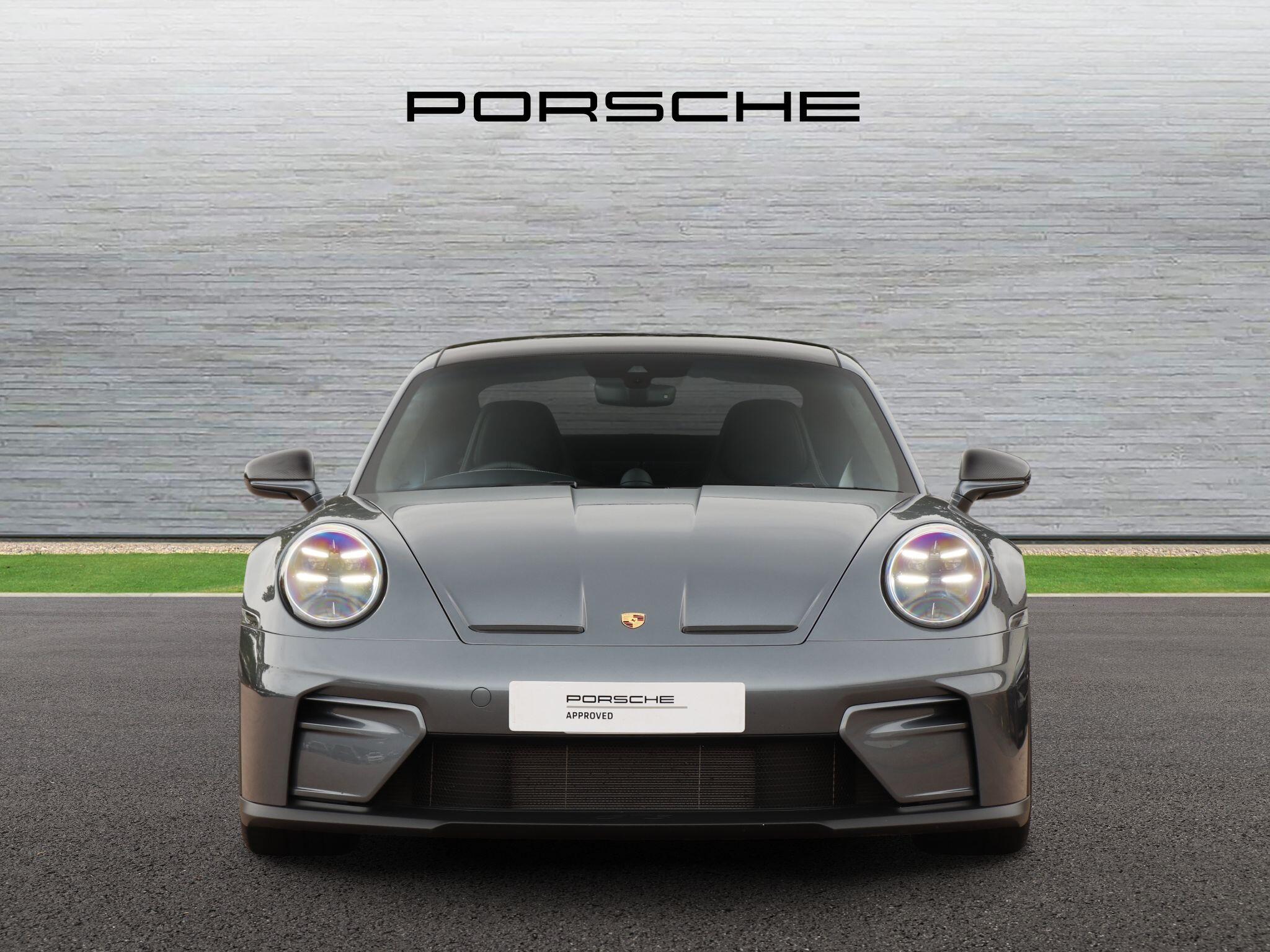 Porsche 911 view 8
