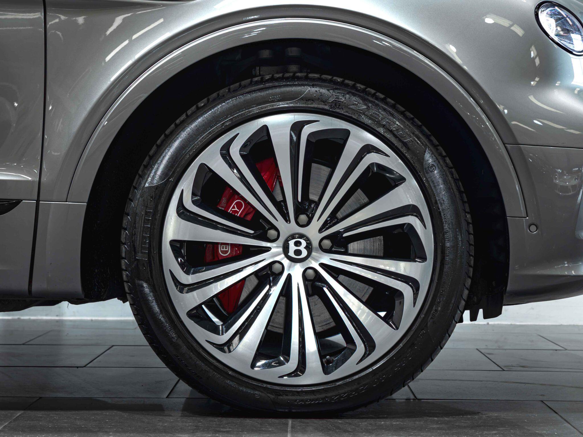 Bentley Bentayga view 7