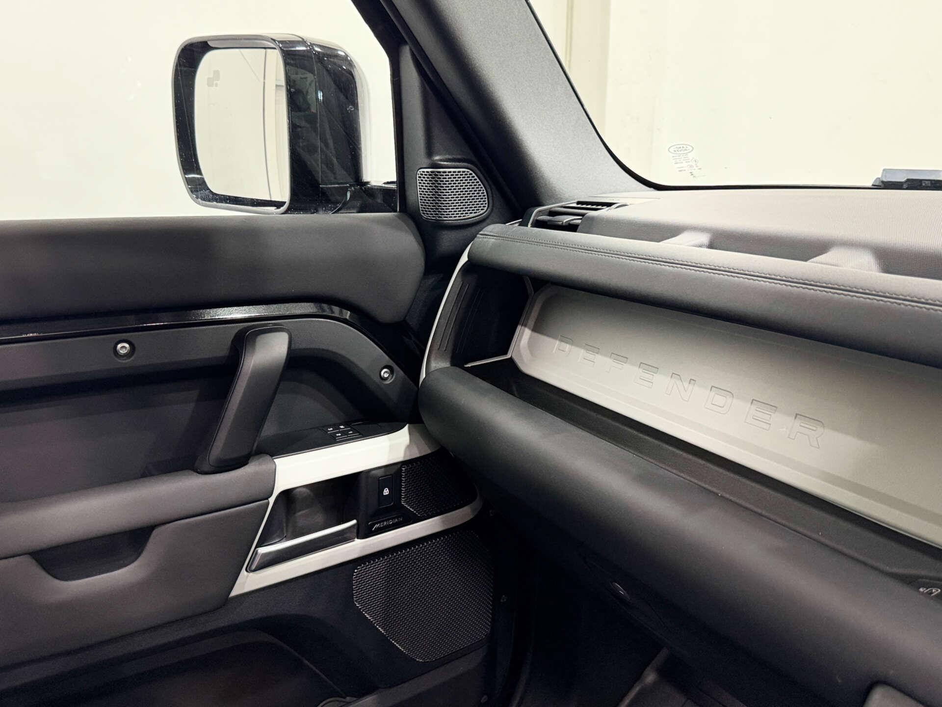 Land Rover Defender view 37