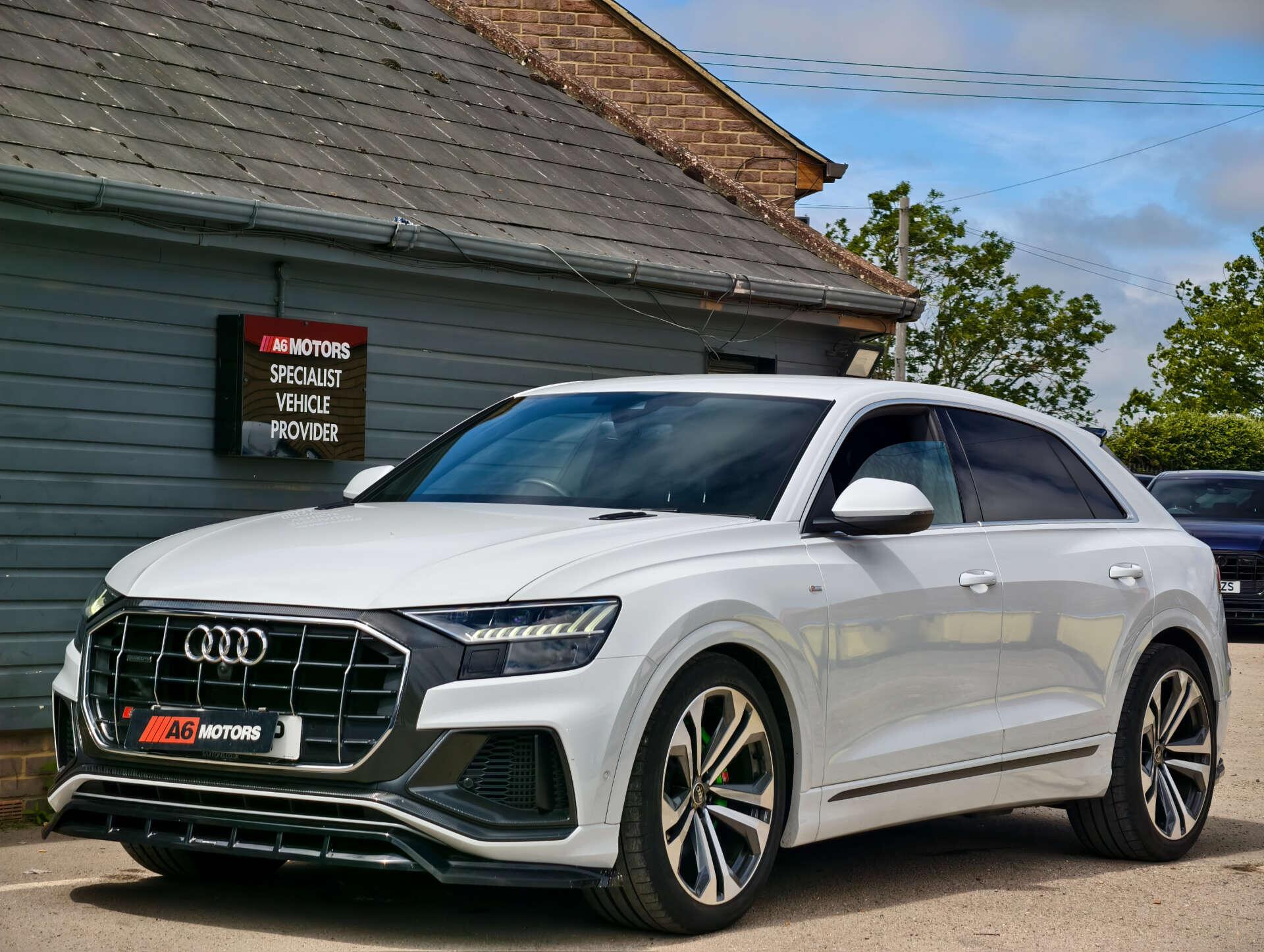 Audi Q8 view 14