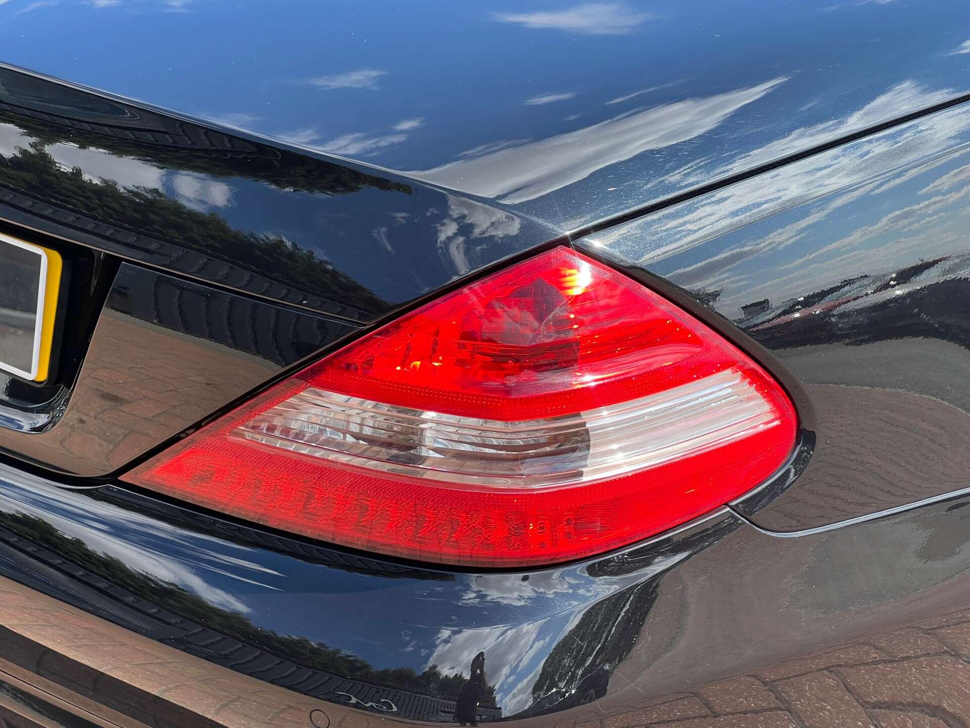 Mercedes-Benz SL view 13