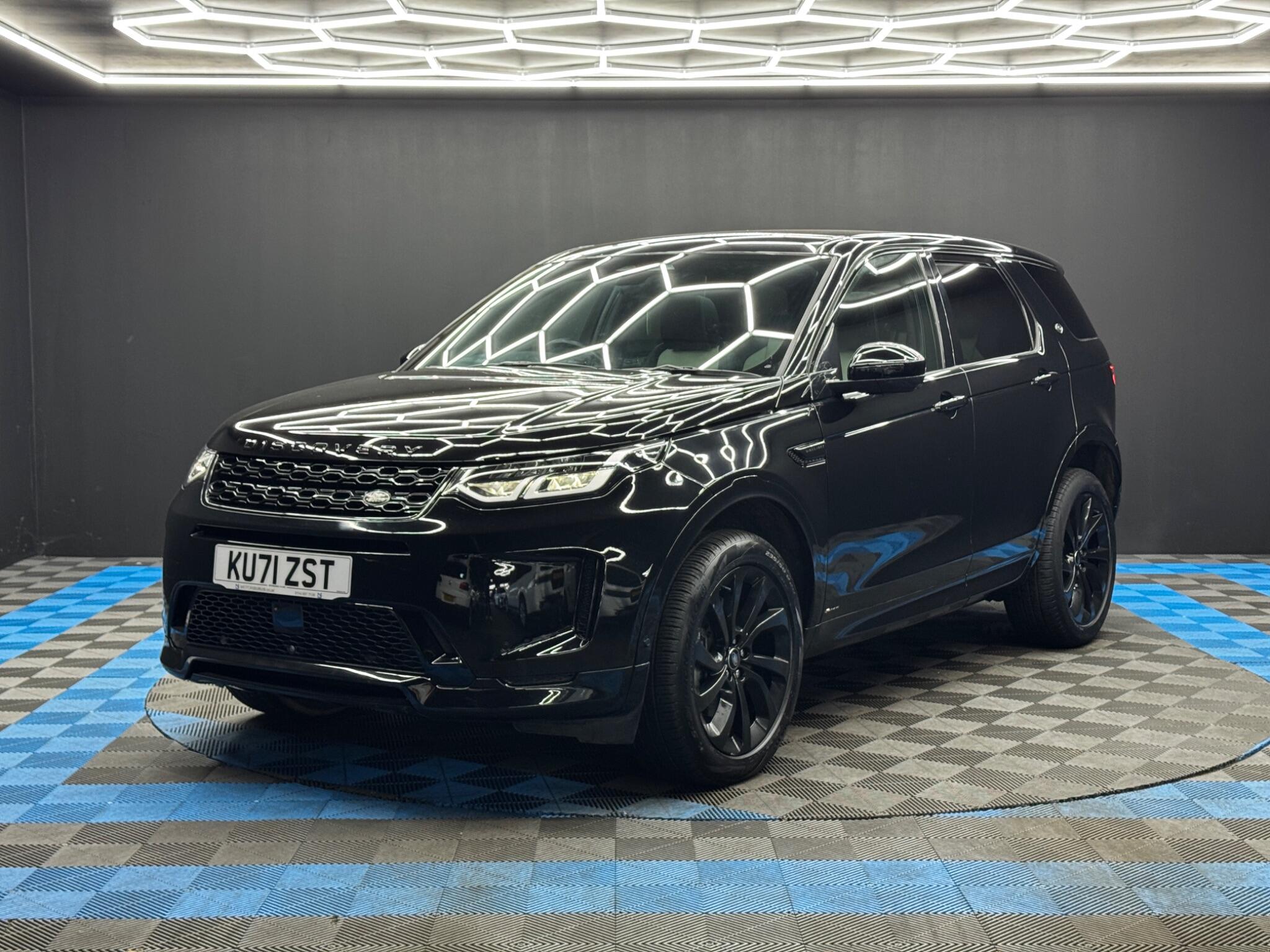 Land Rover Discovery Sport view 3