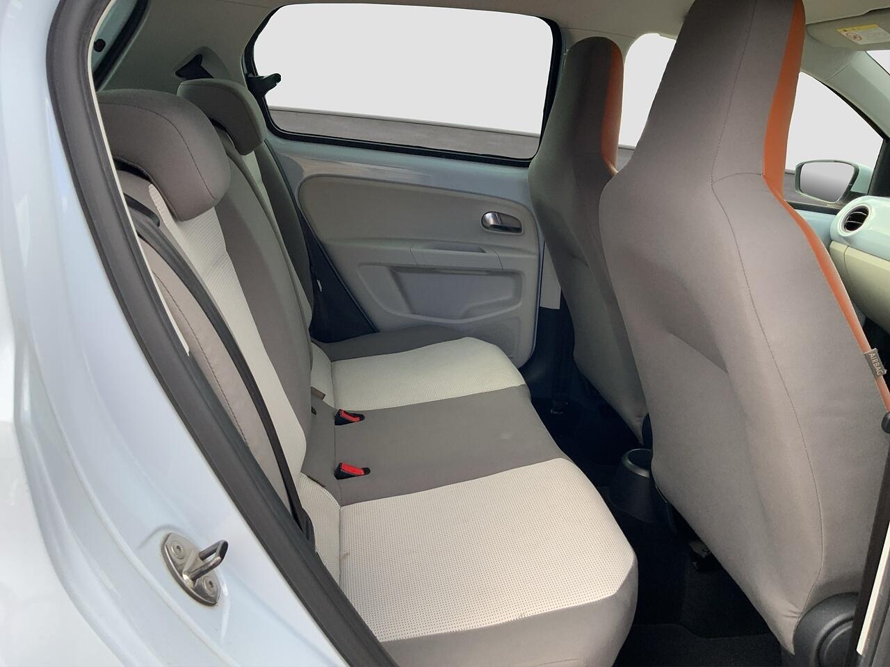Volkswagen Up! view 18