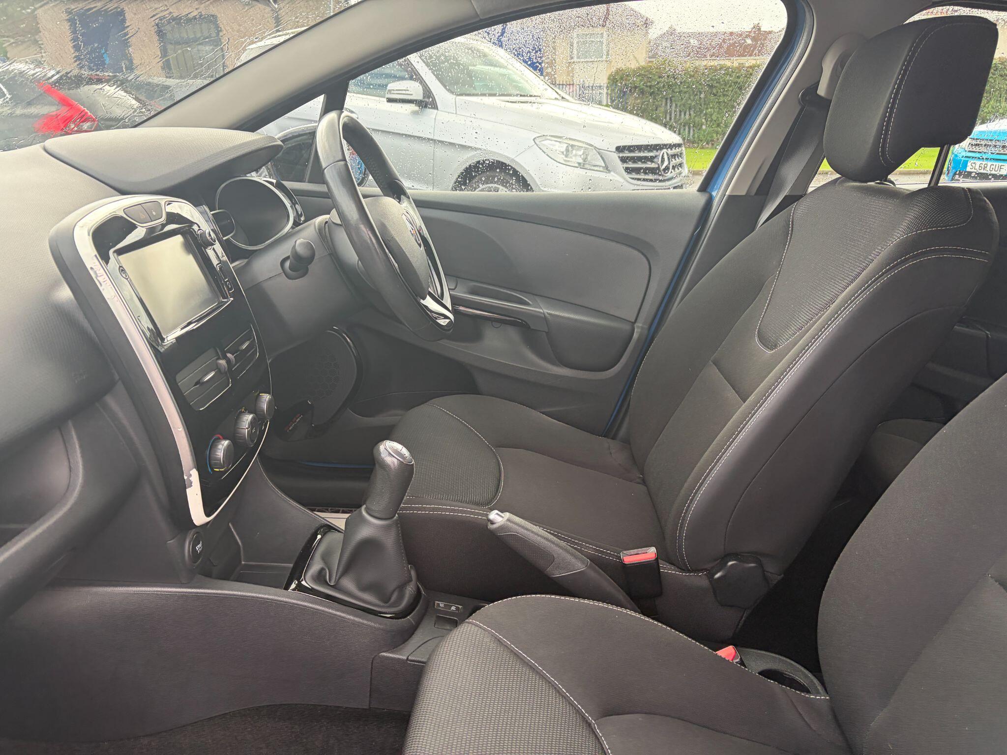Renault Clio view 15
