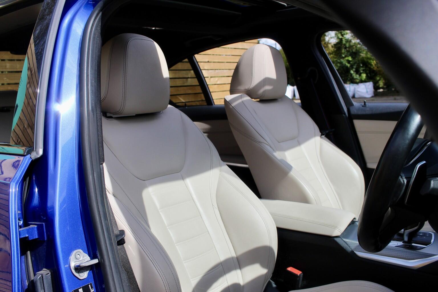 BMW 3 Series view 9