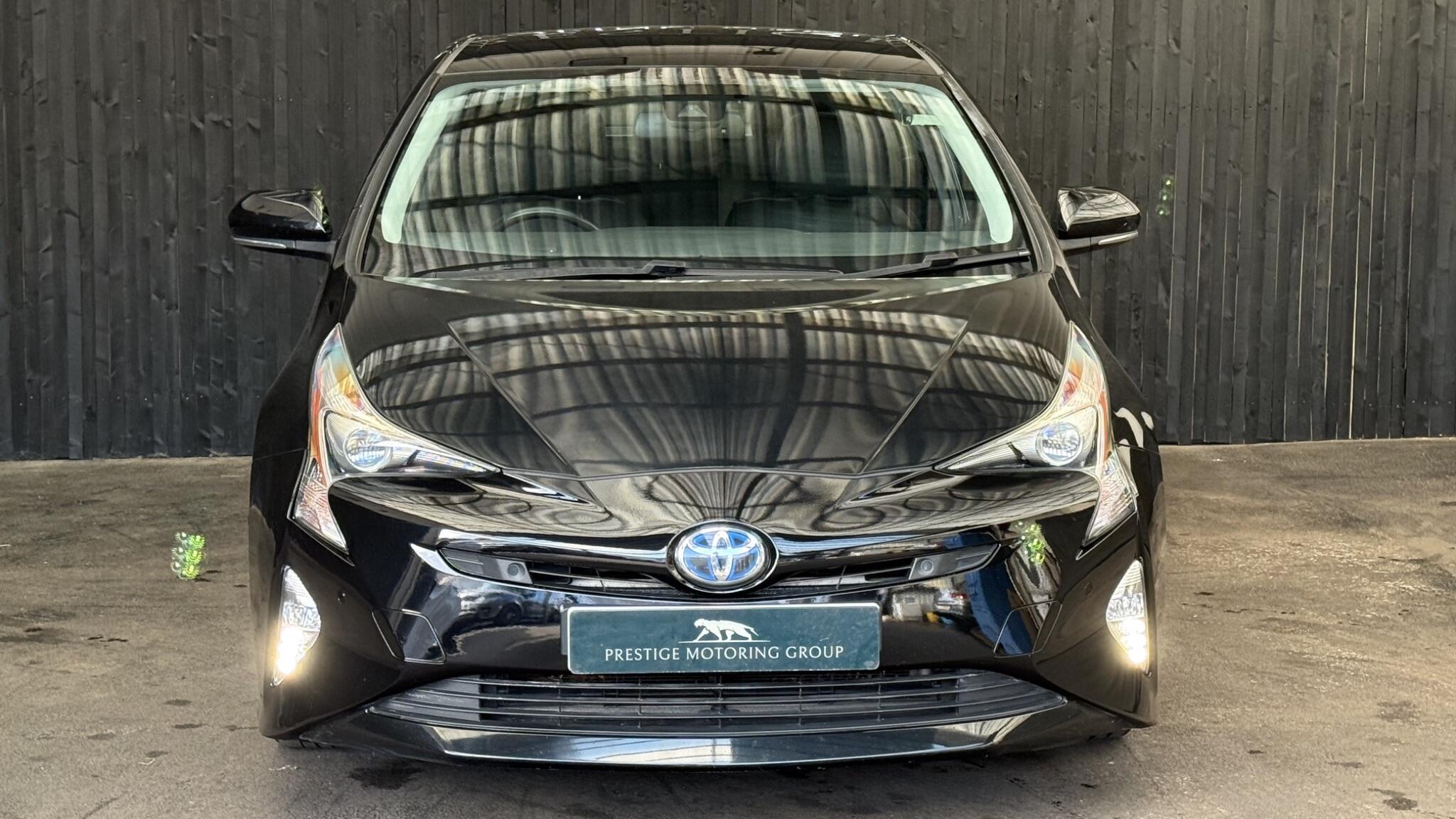 Toyota Prius view 3