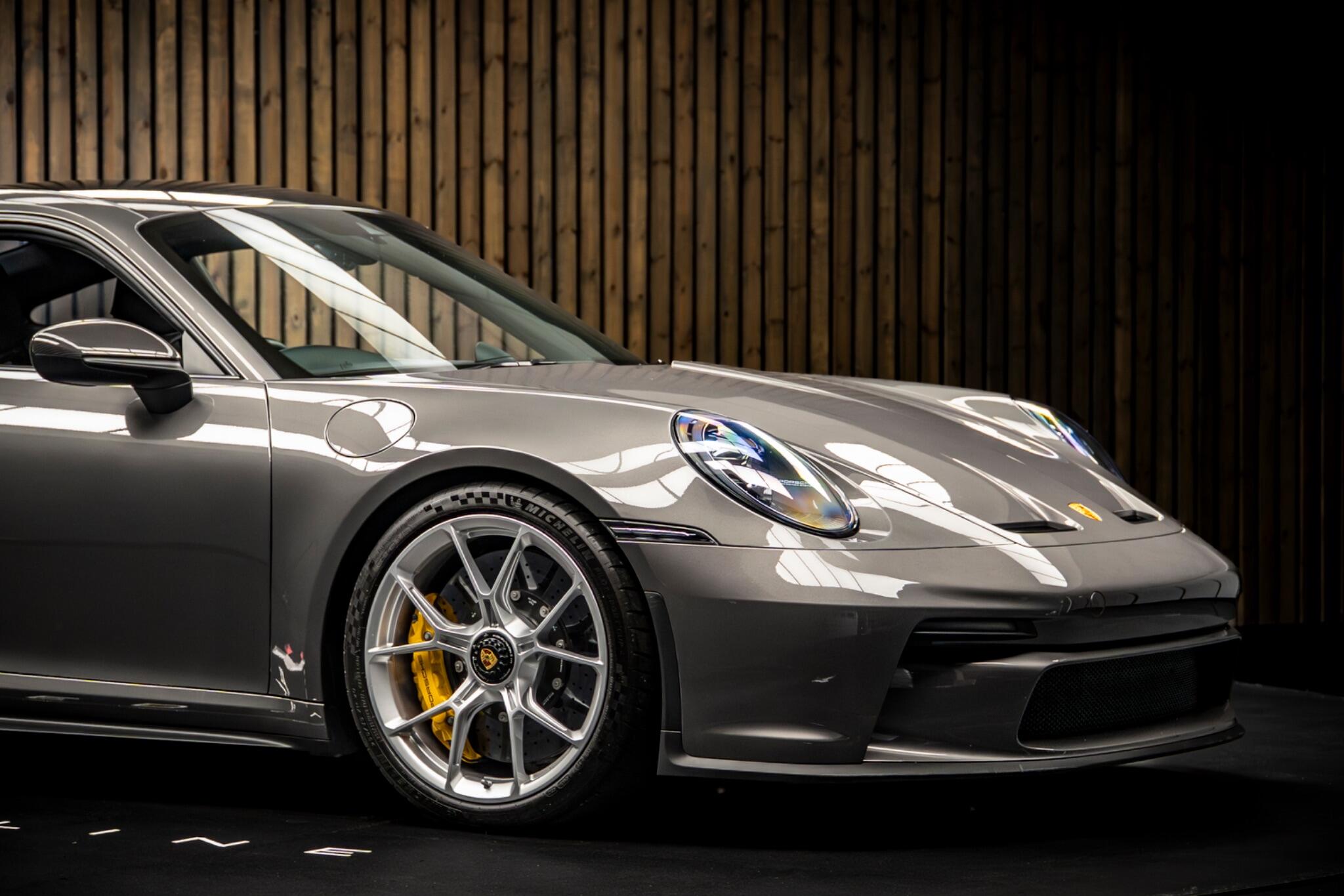 Porsche 911 view 10