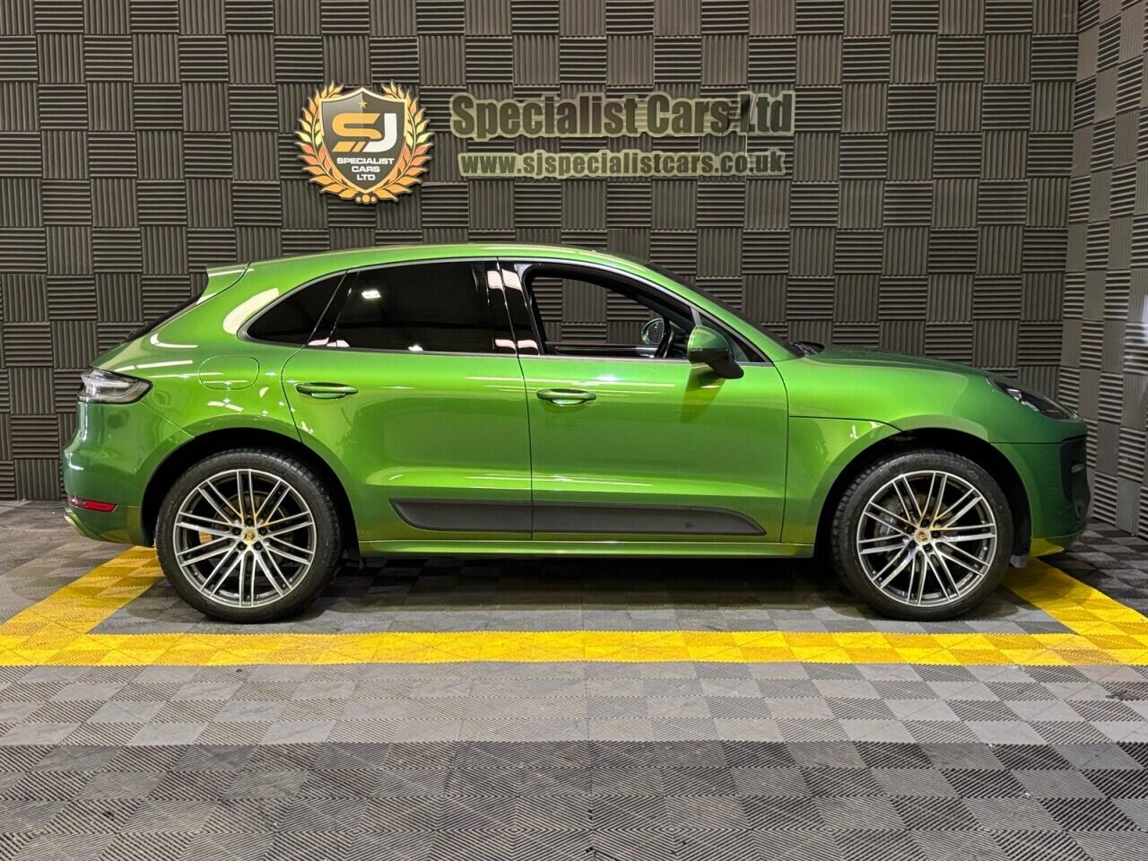 Porsche Macan view 3