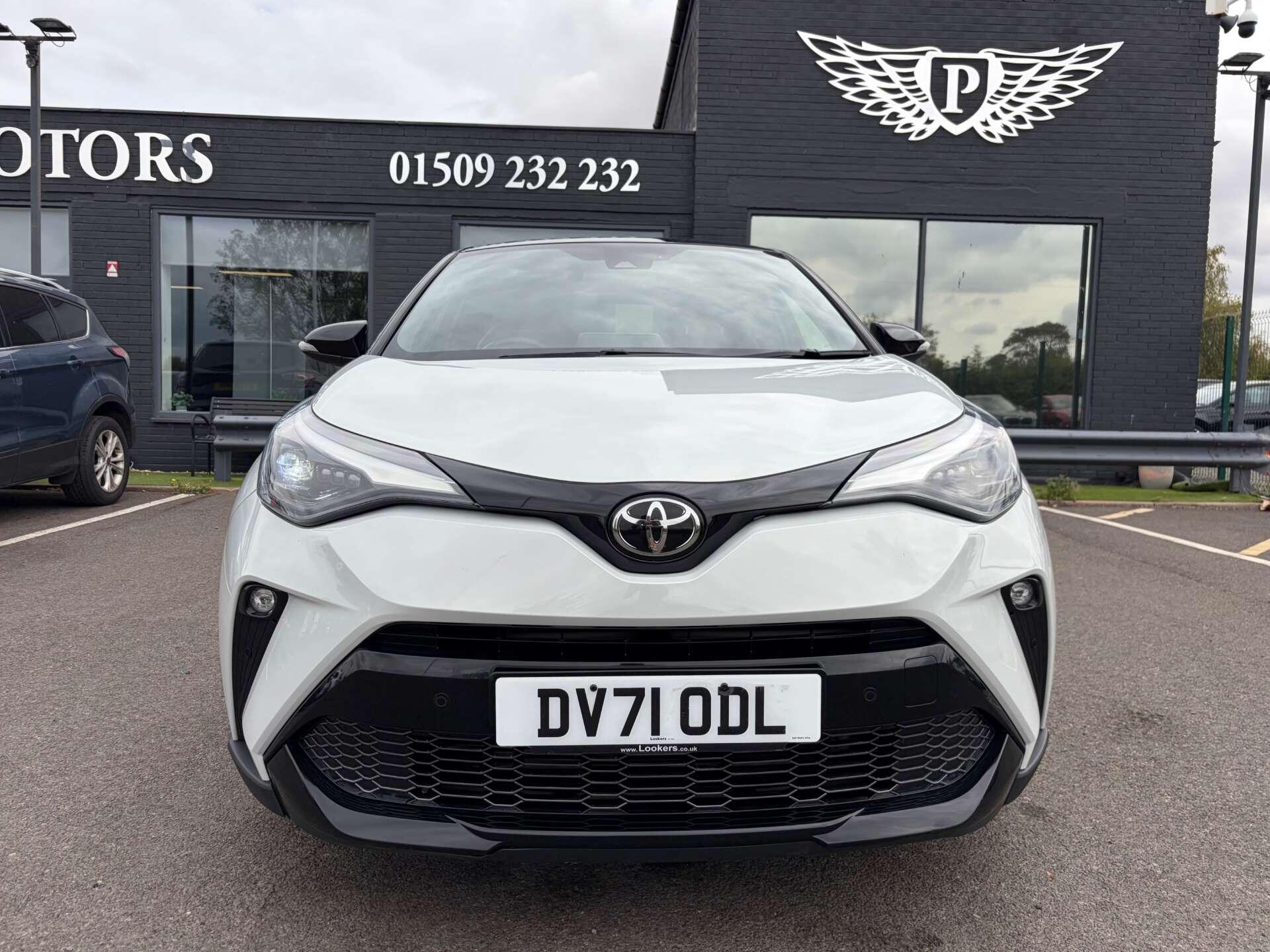 Toyota C-HR view 3