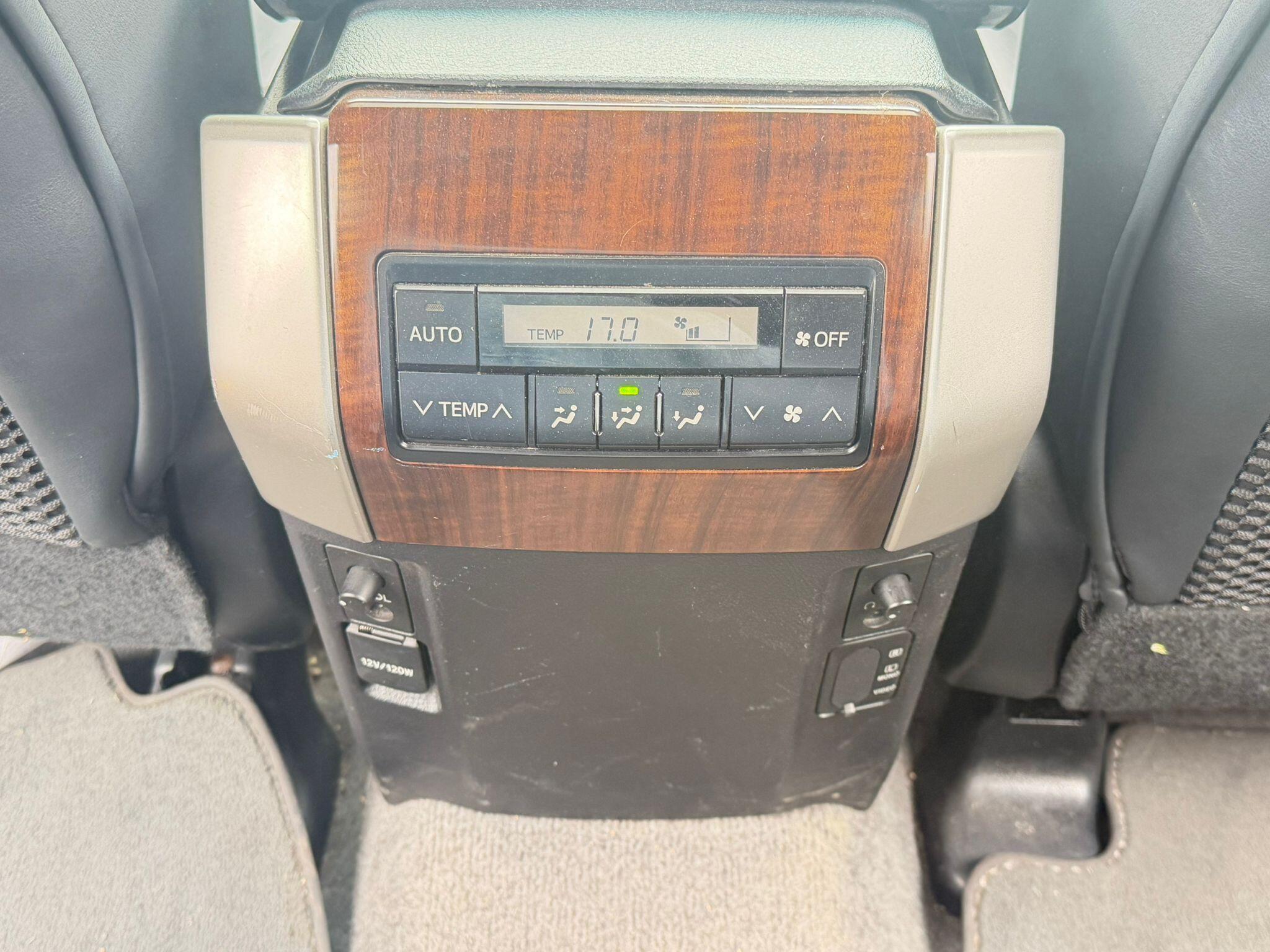Toyota Land Cruiser view 24
