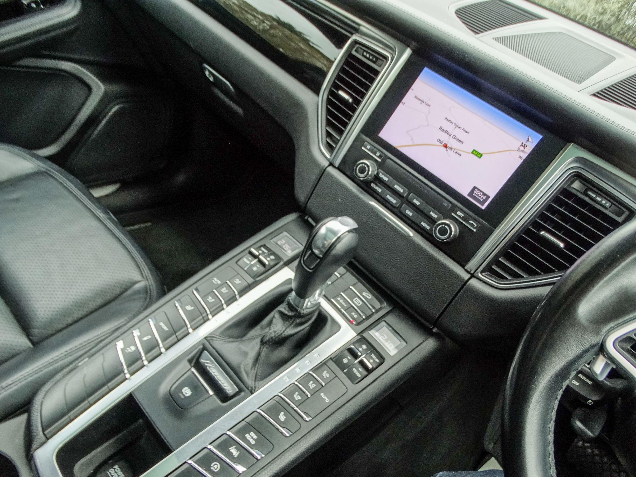 Porsche Macan view 6