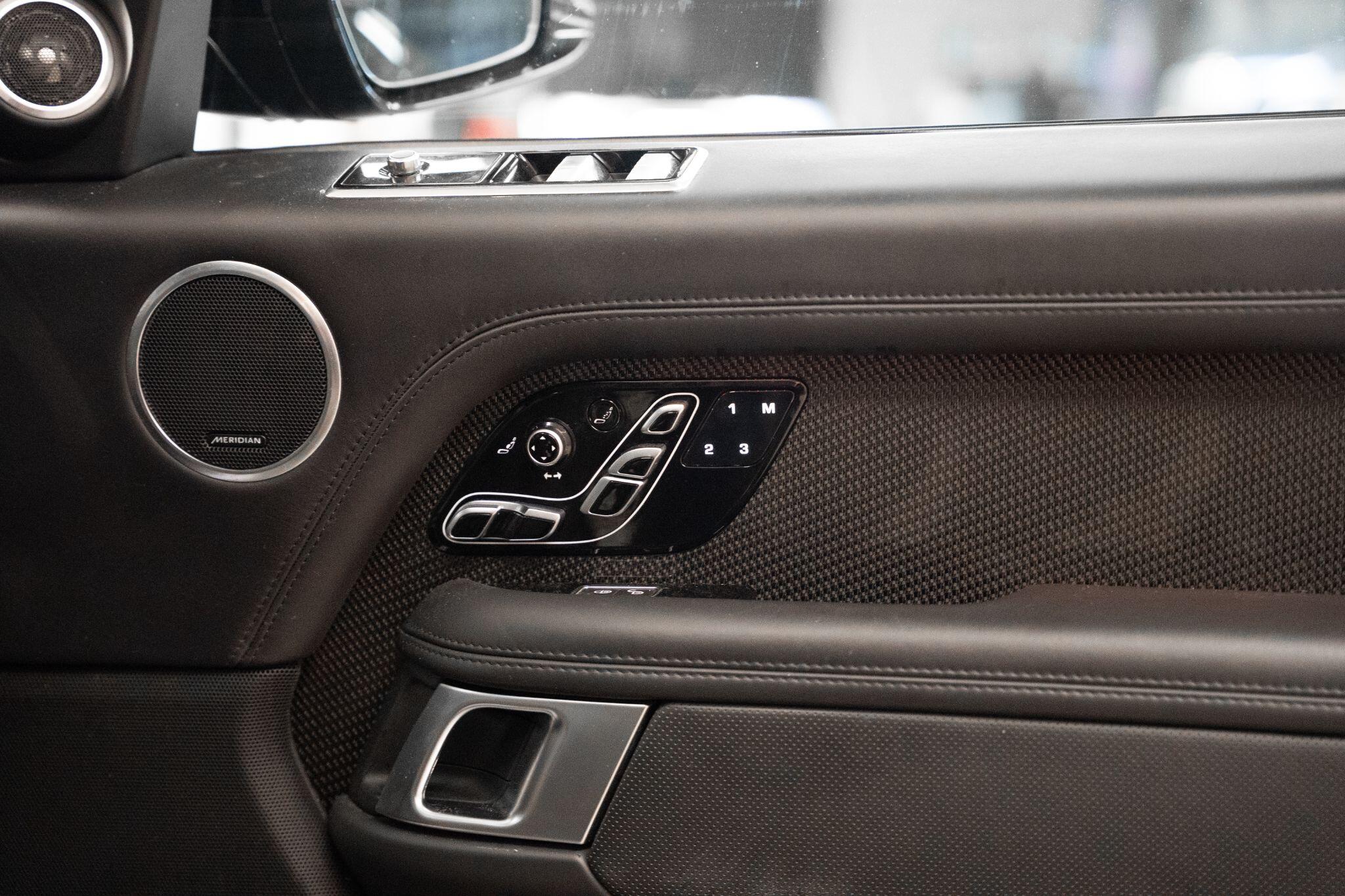 Land Rover Range Rover view 23