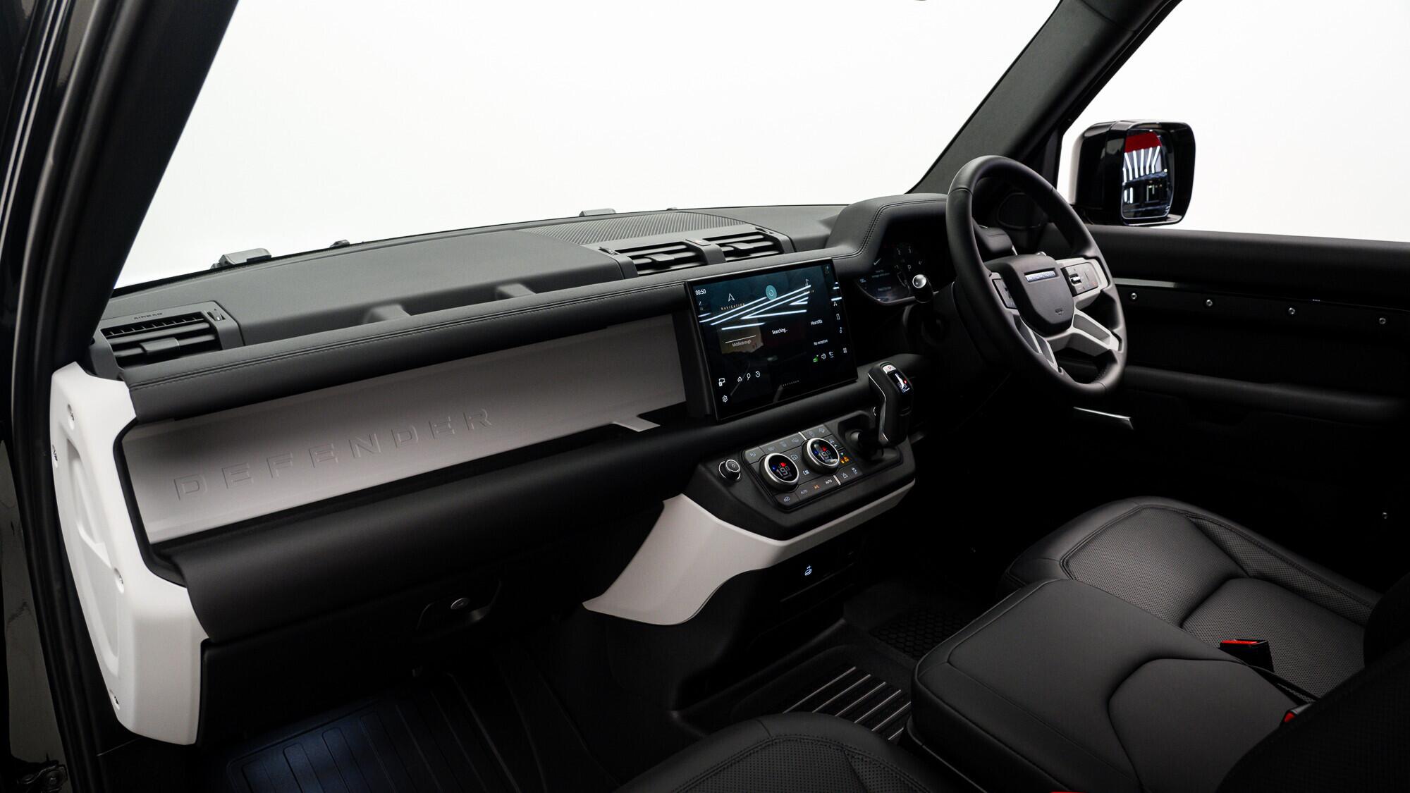 Land Rover Defender 90 view 23