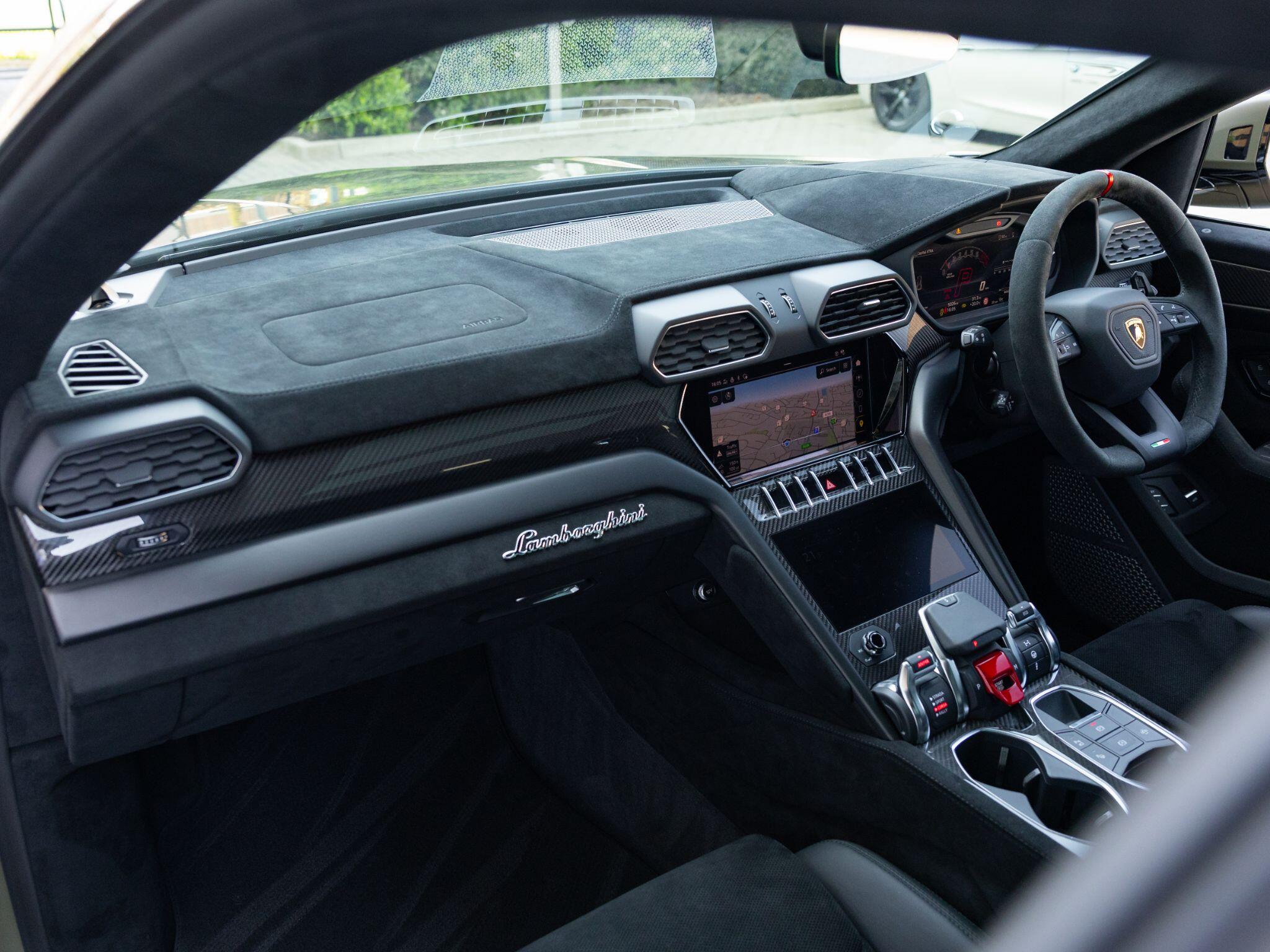 Lamborghini Urus view 41