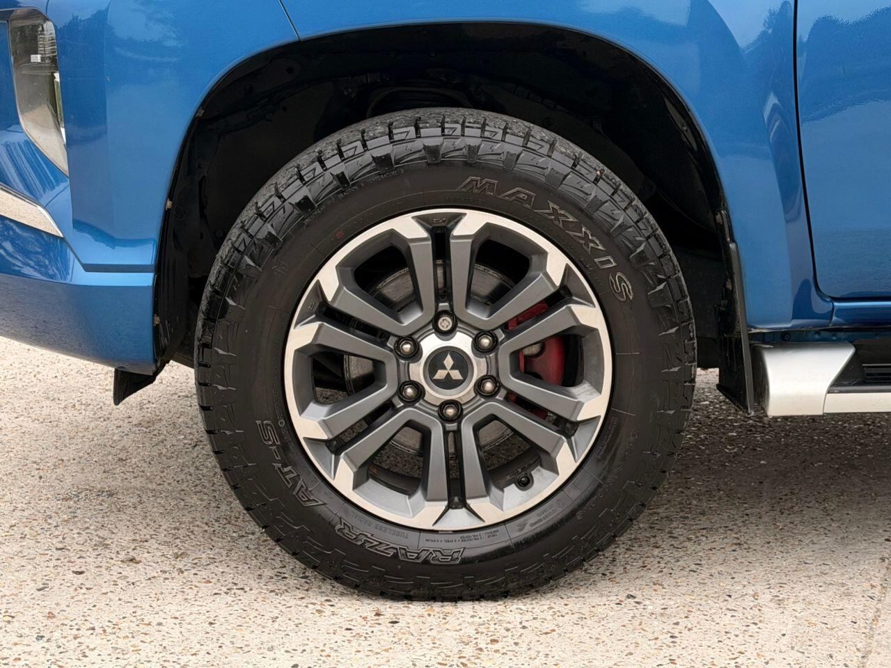 Mitsubishi L200 view 10