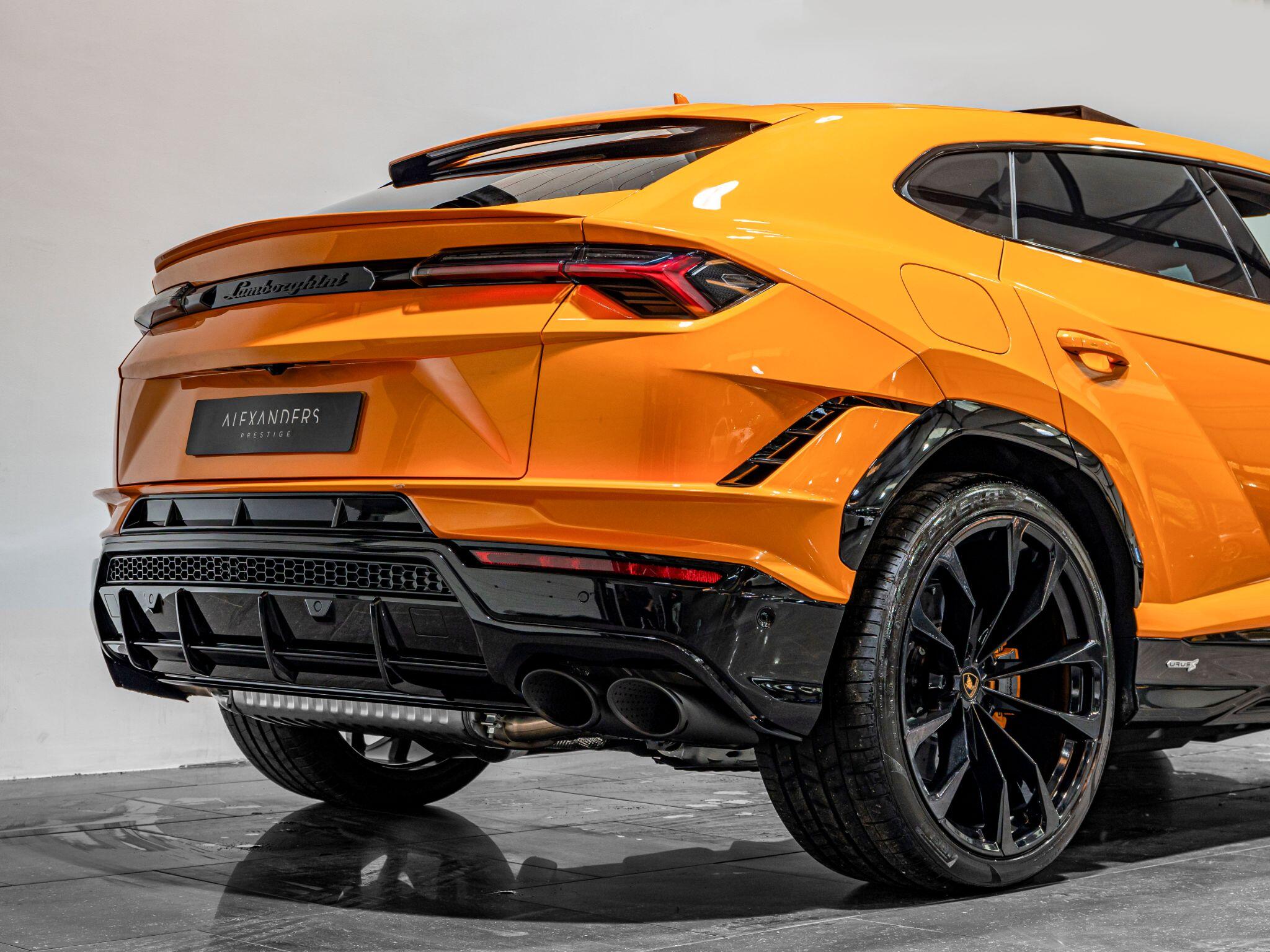 Lamborghini Urus view 9