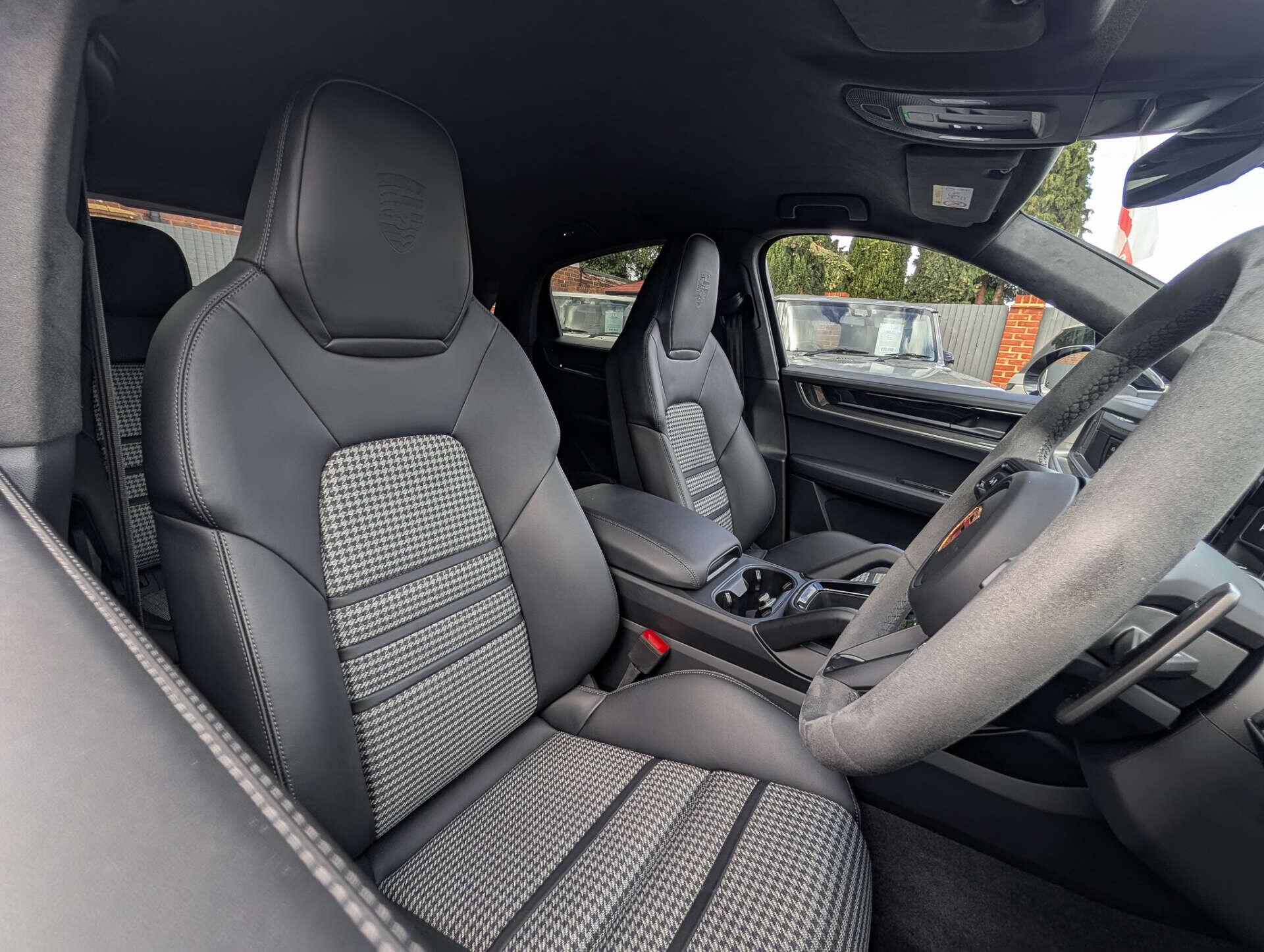 Porsche Cayenne view 26