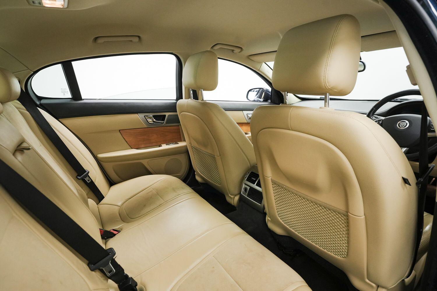 Jaguar XF view 16