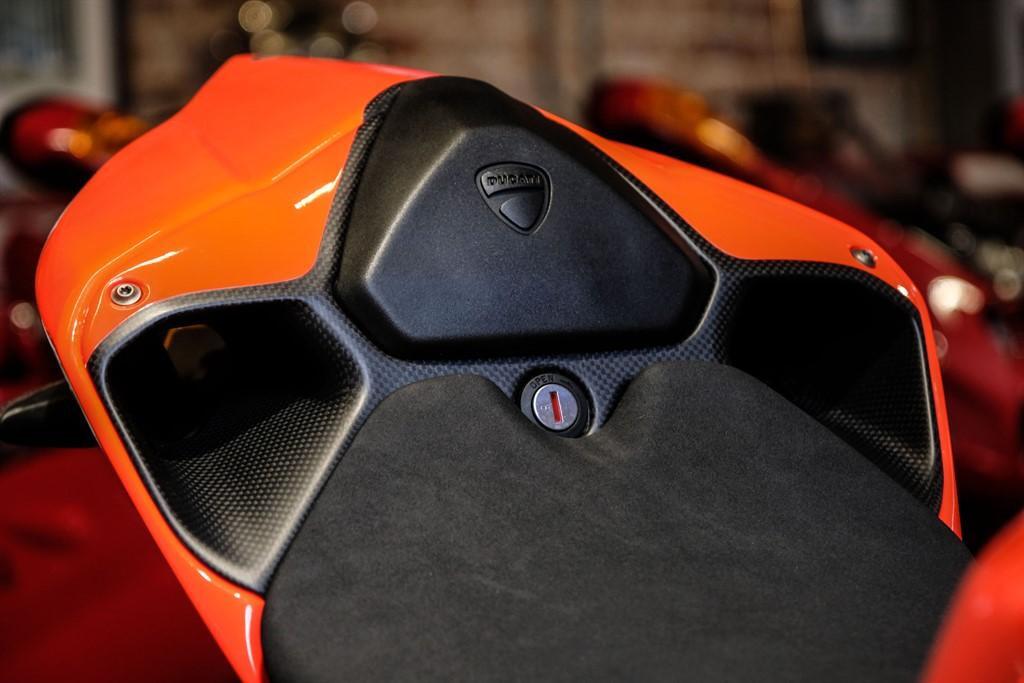 Ducati 1199 Superleggera view 4