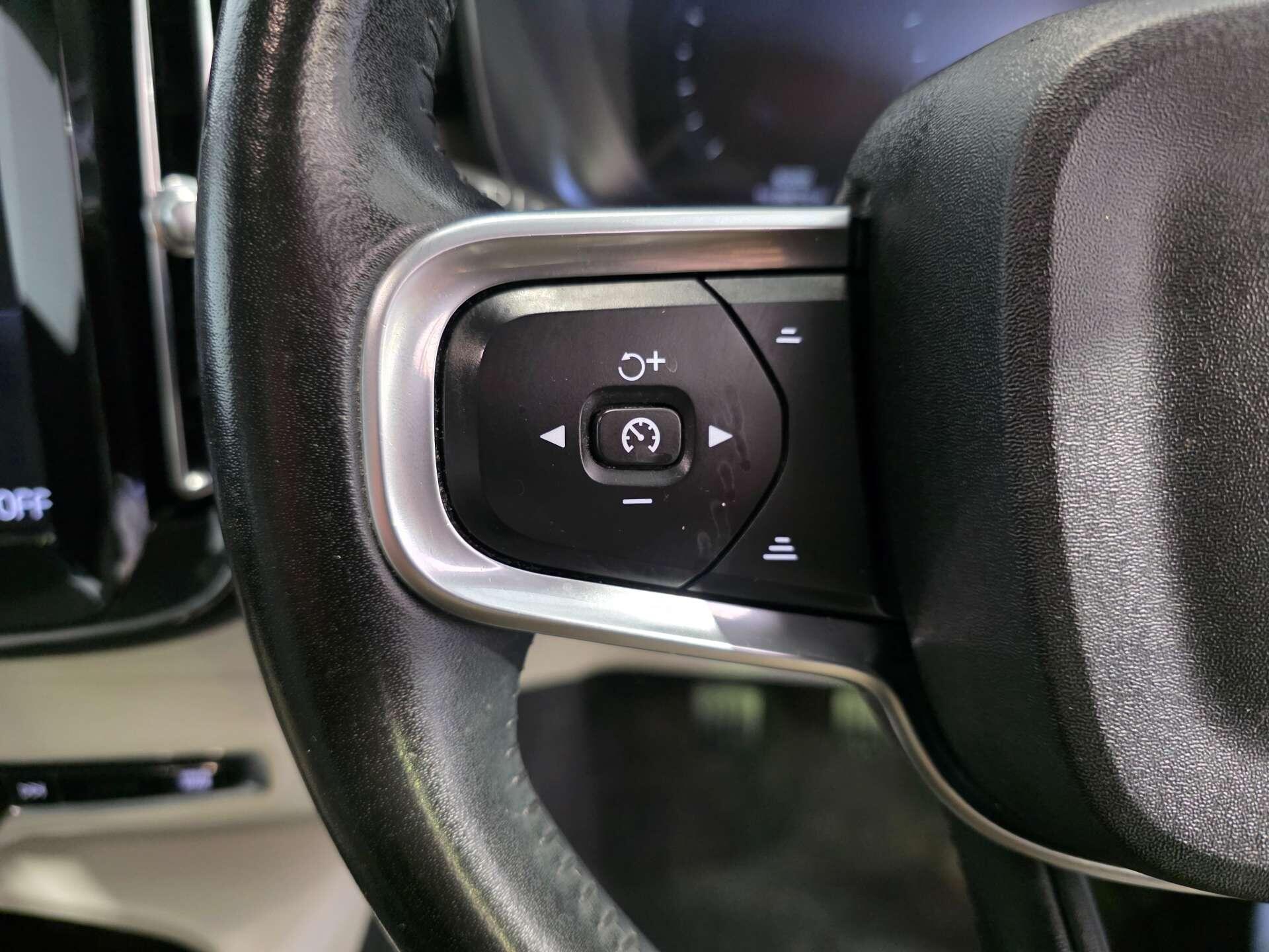 Volvo XC40 view 14