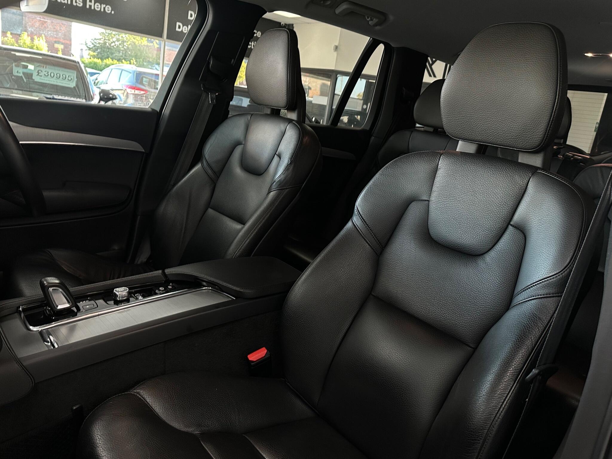 Volvo XC90 view 42