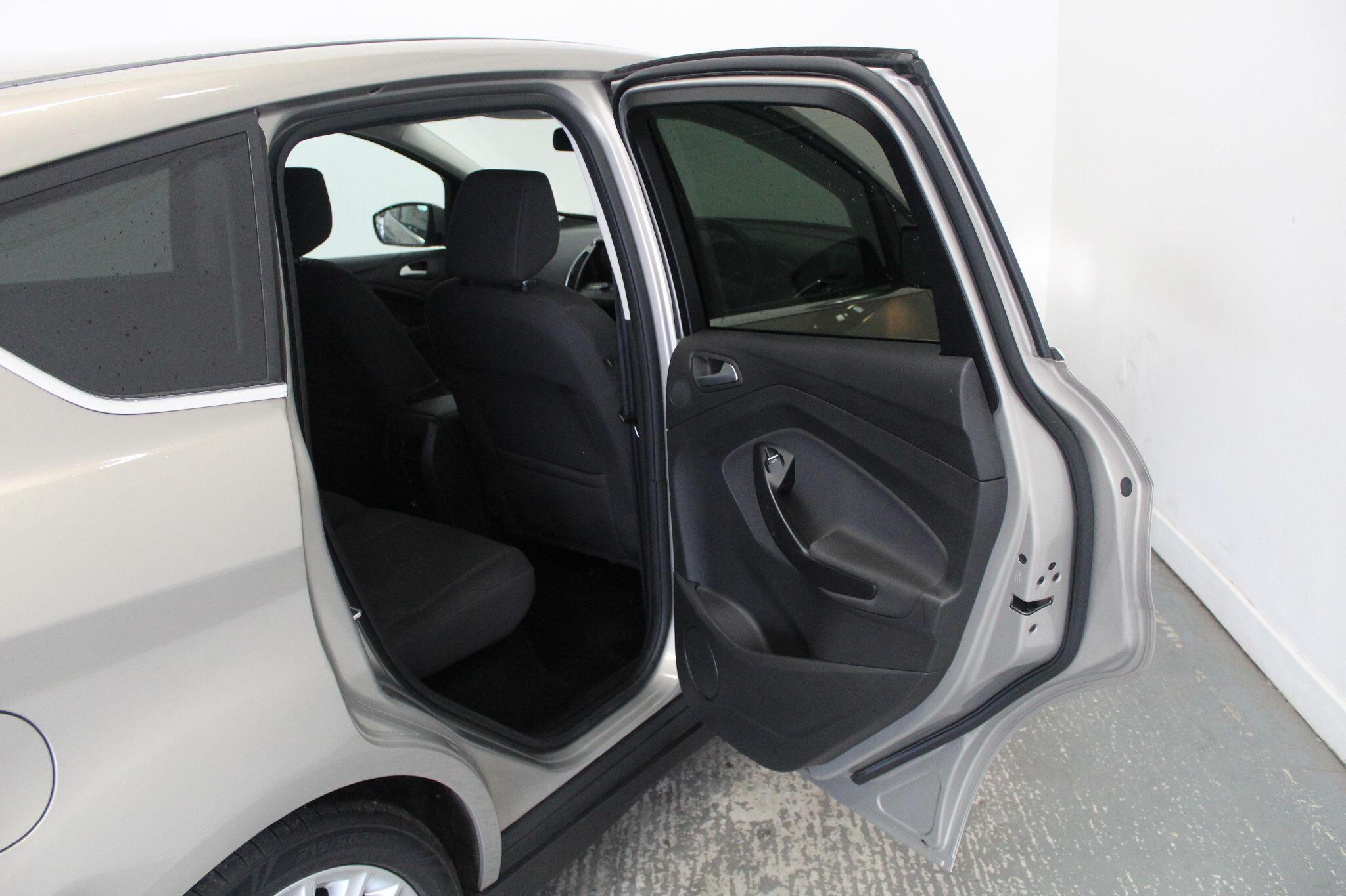 Ford C-Max view 25