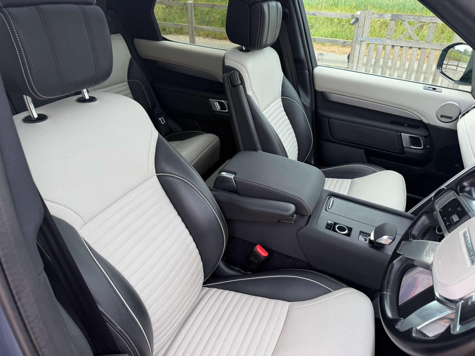 Land Rover Discovery view 24