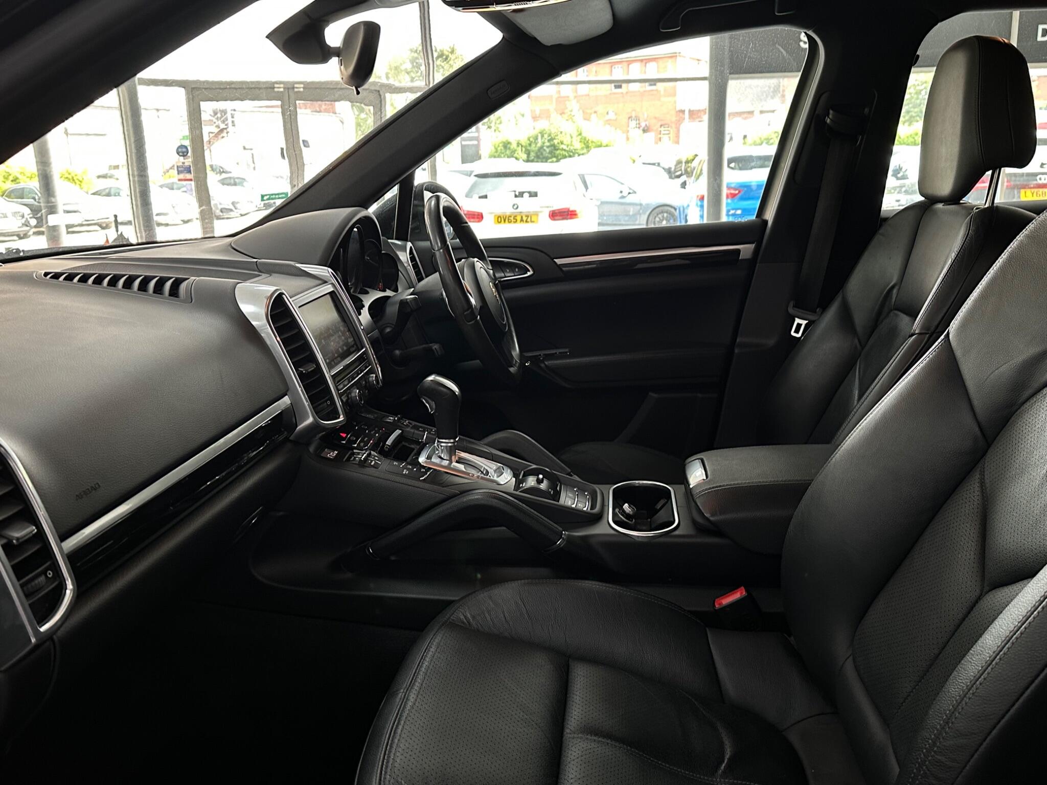 Porsche Cayenne view 38