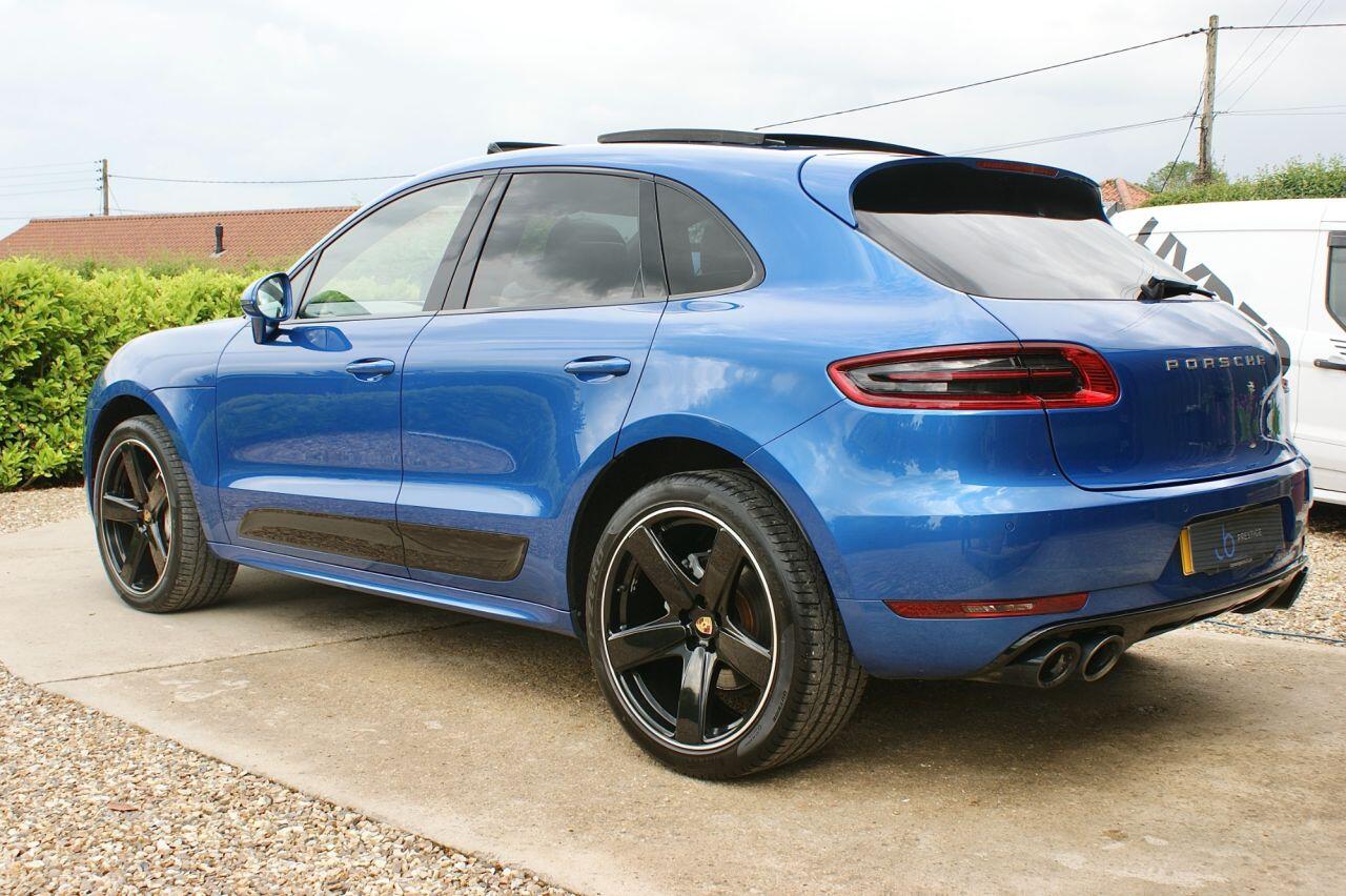 Porsche Macan view 21