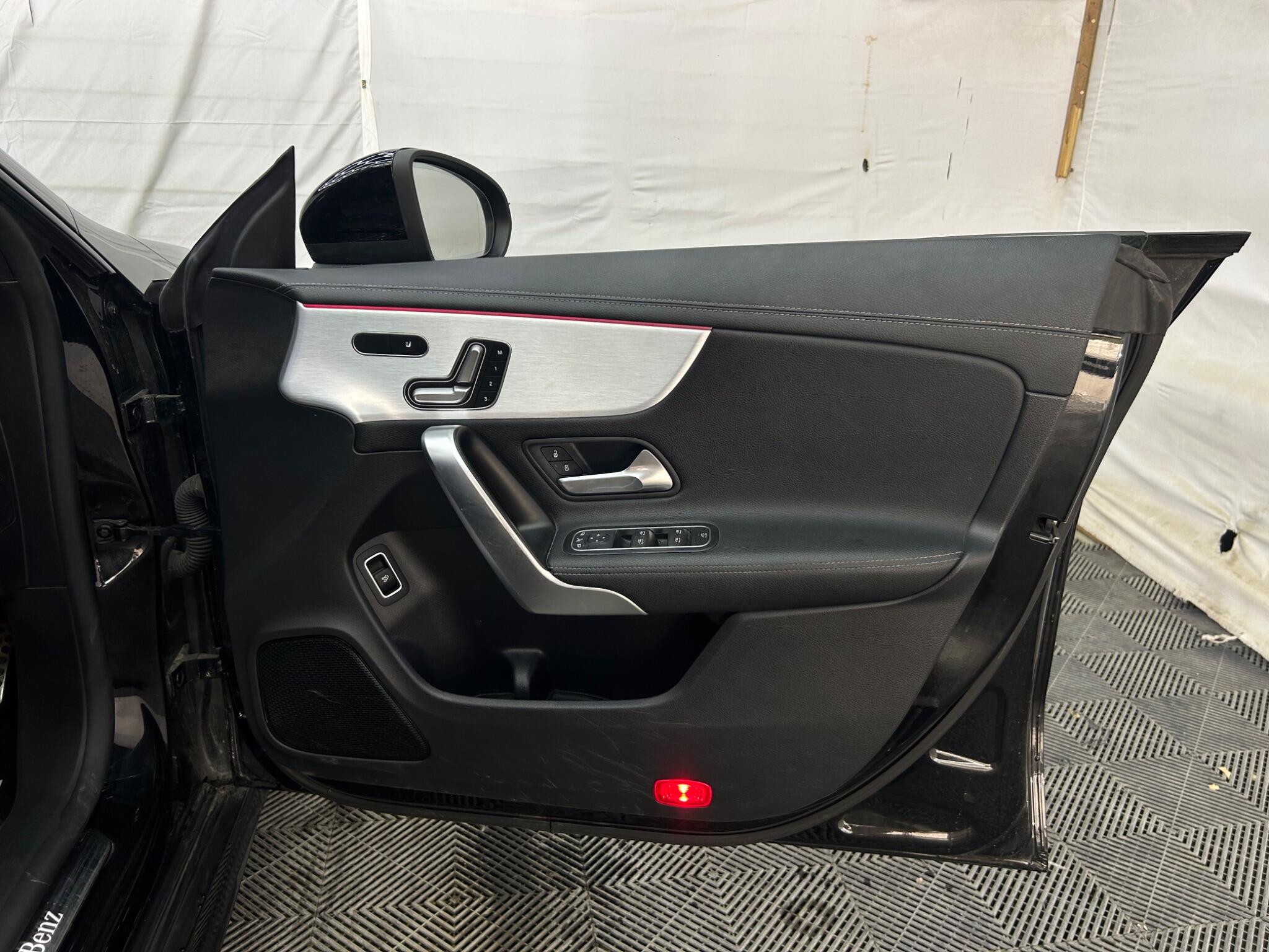 Mercedes-Benz Cla view 28