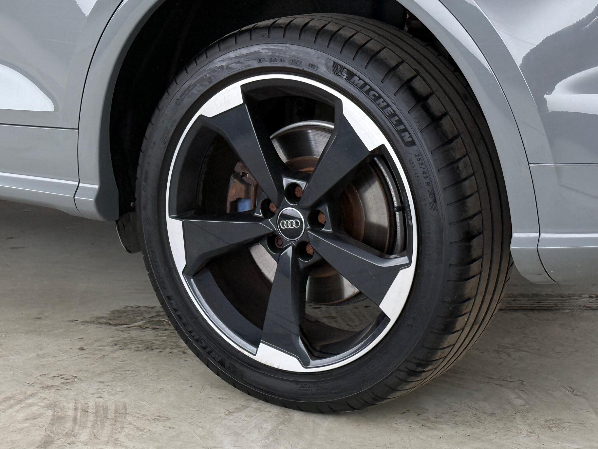 Audi Q5 view 7