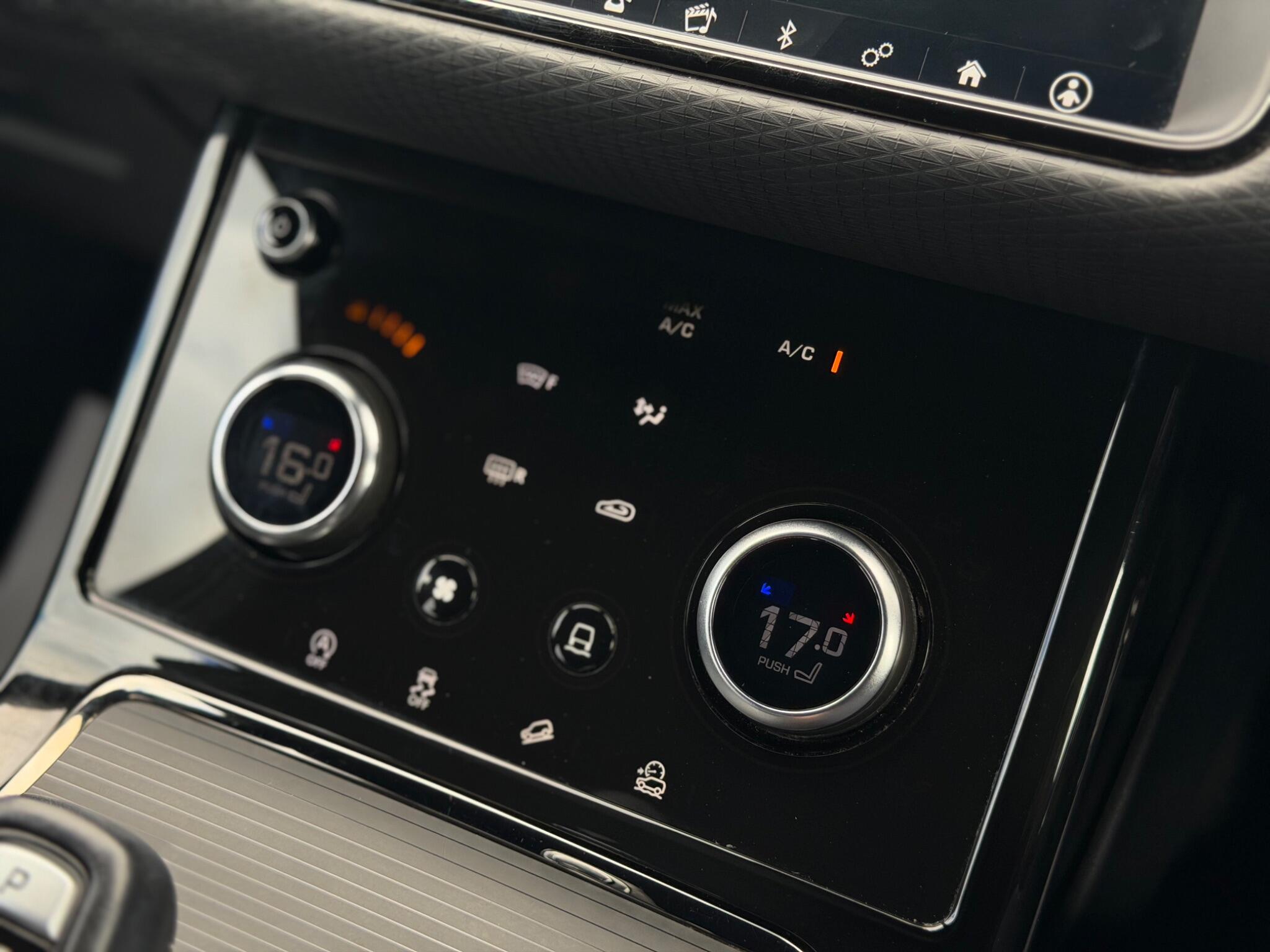 Land Rover Range Rover Evoque view 21