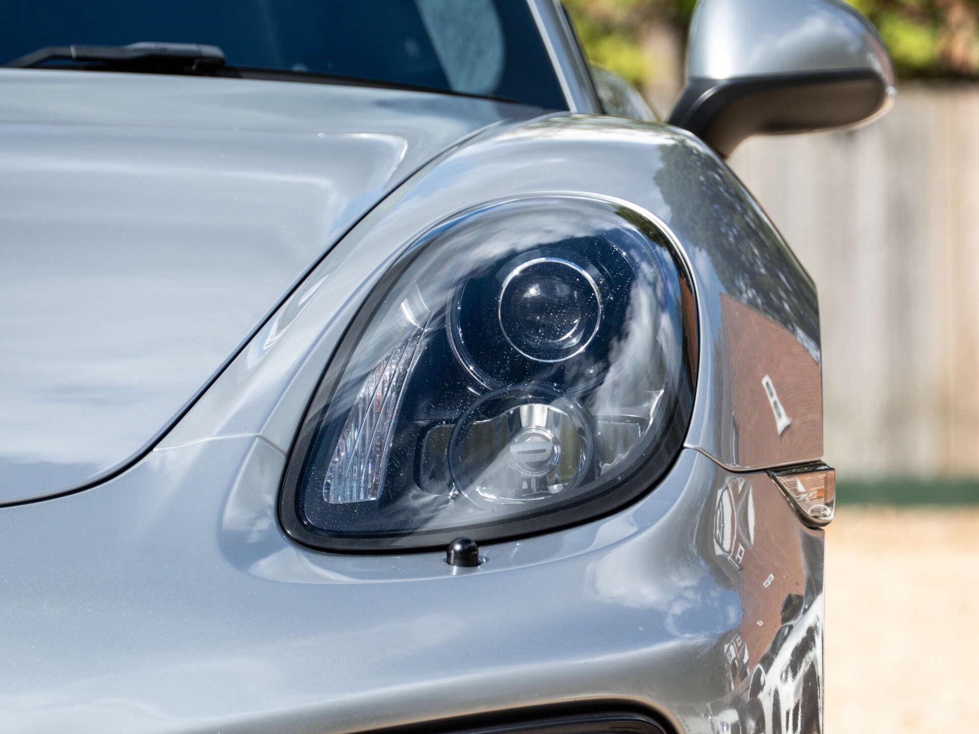 Porsche Cayman view 13