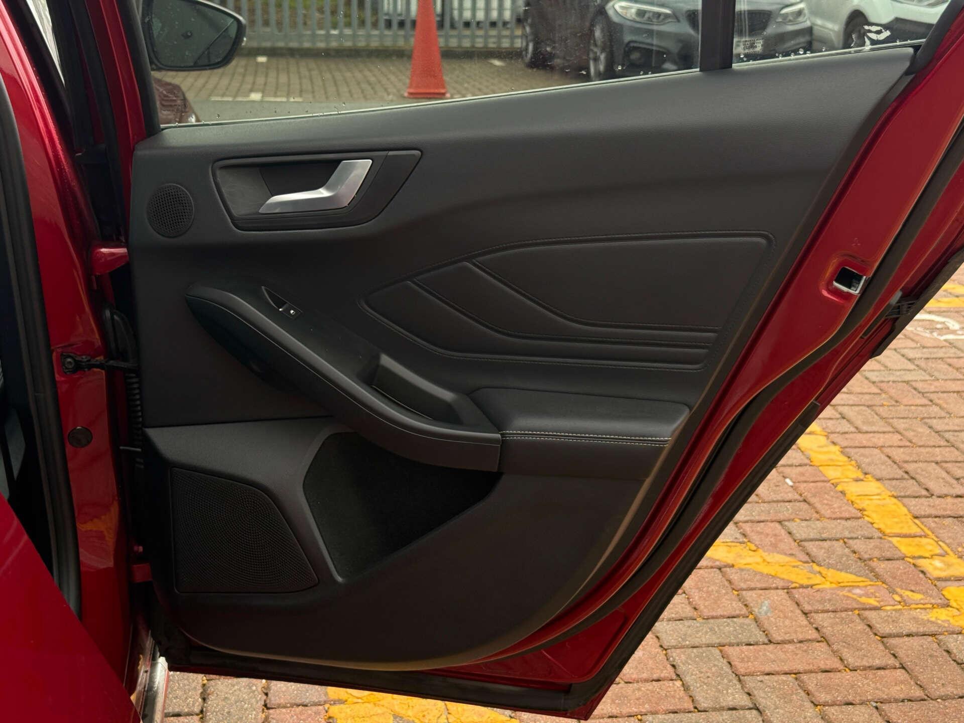 Ford Focus view 33